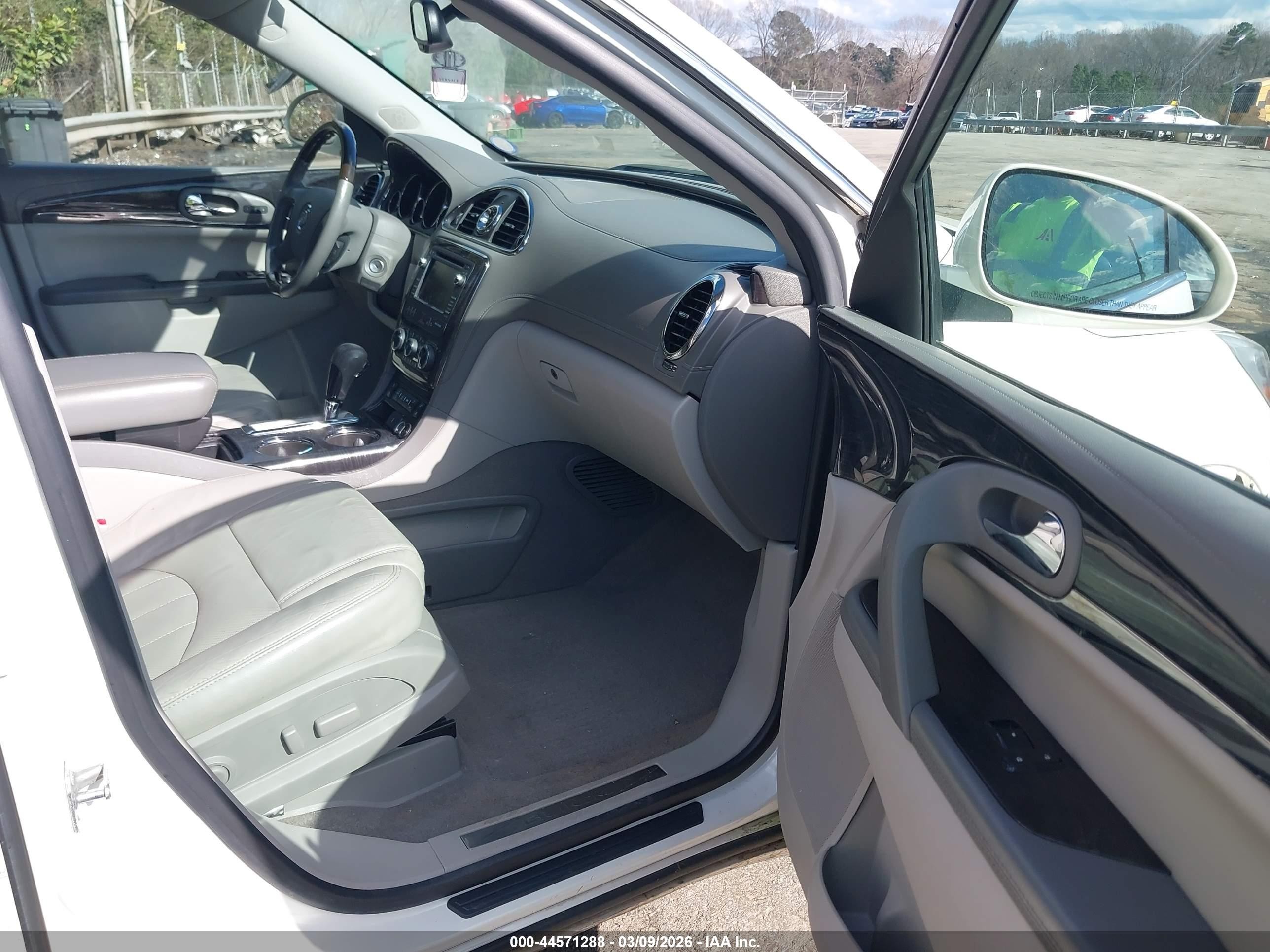 2015 Buick Enclave Leather Белый vin: 5GAKRBKD6FJ175223