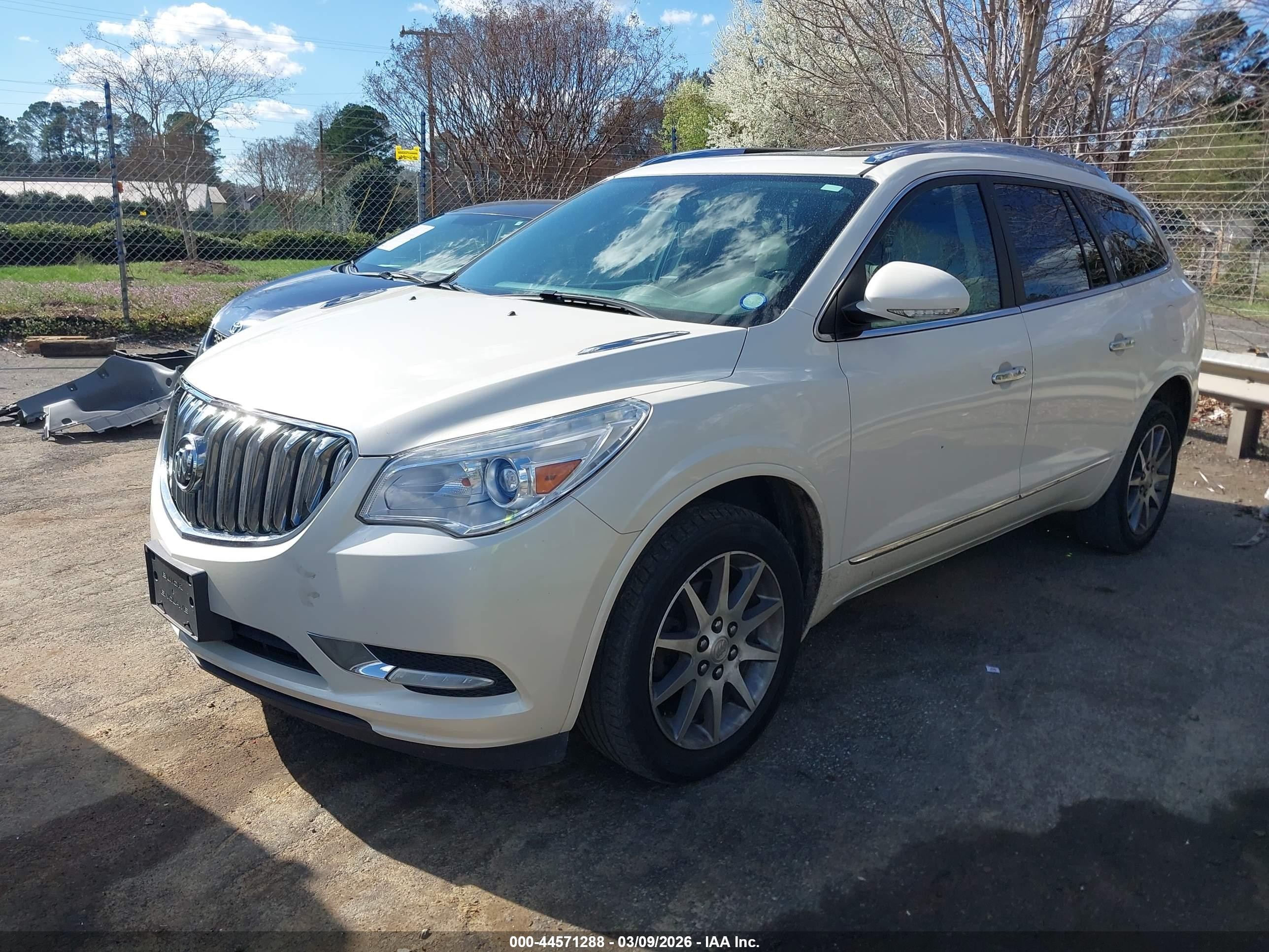 2015 Buick Enclave Leather Белый vin: 5GAKRBKD6FJ175223