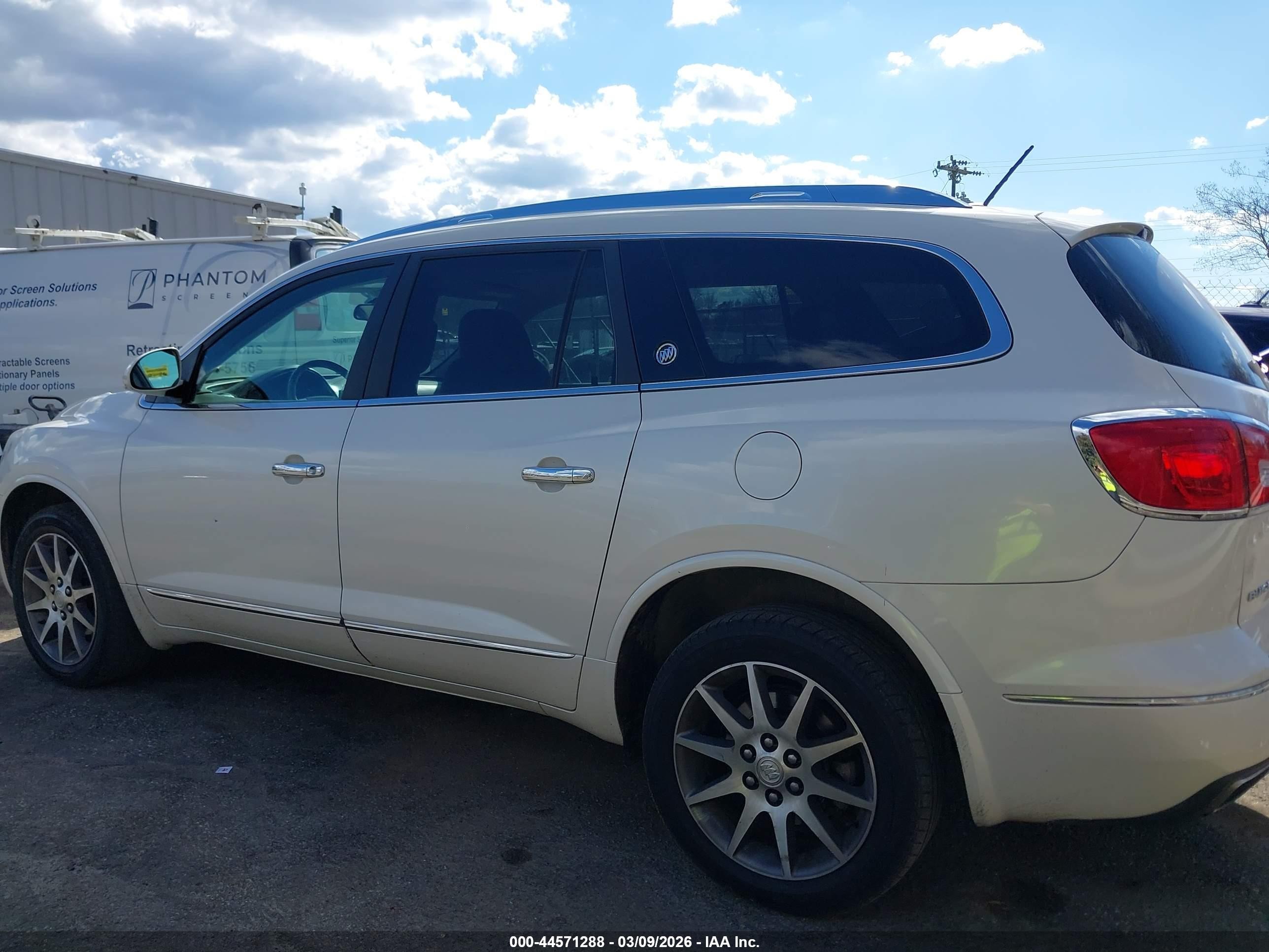 2015 Buick Enclave Leather Белый vin: 5GAKRBKD6FJ175223