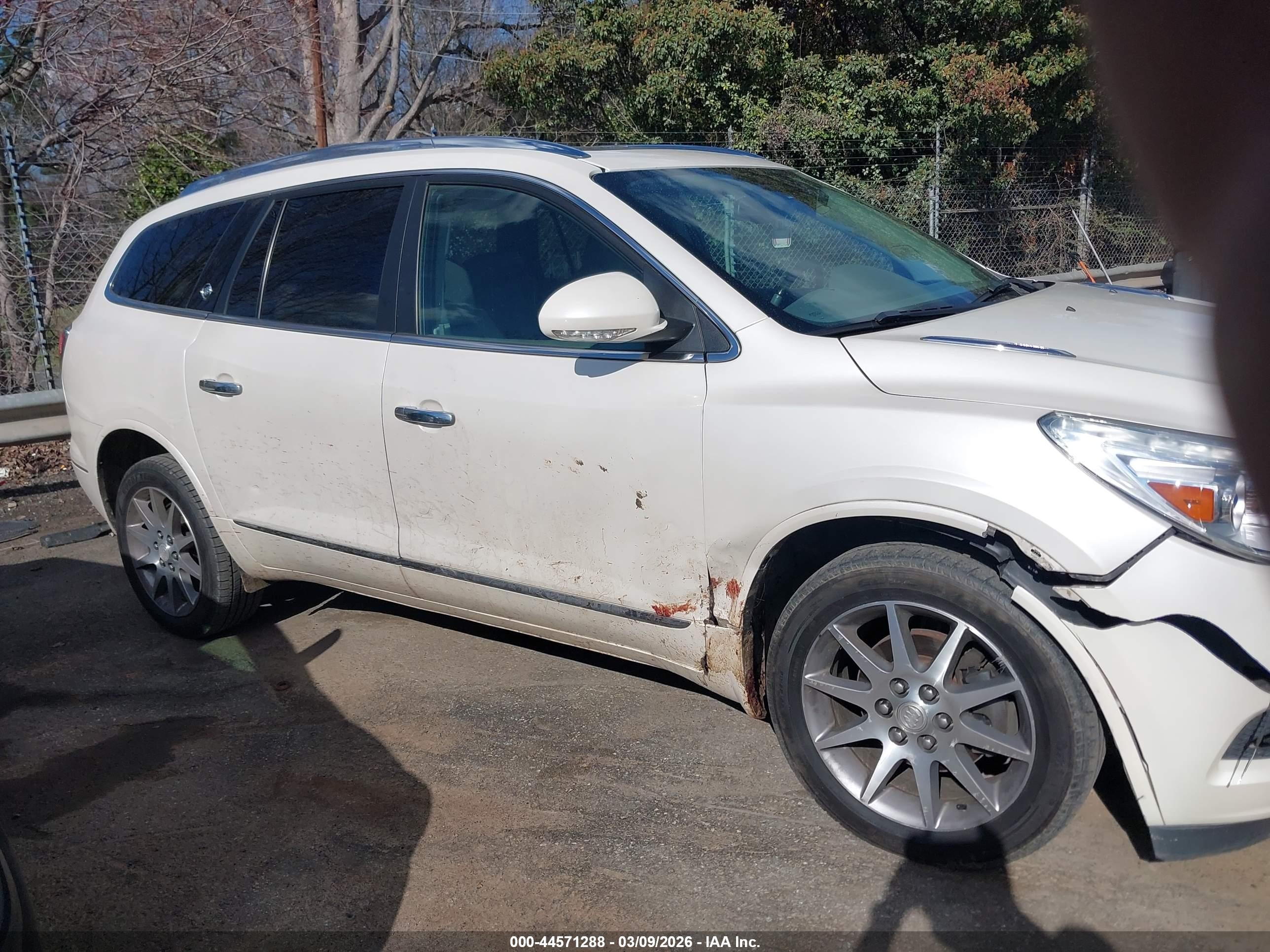 2015 Buick Enclave Leather Белый vin: 5GAKRBKD6FJ175223