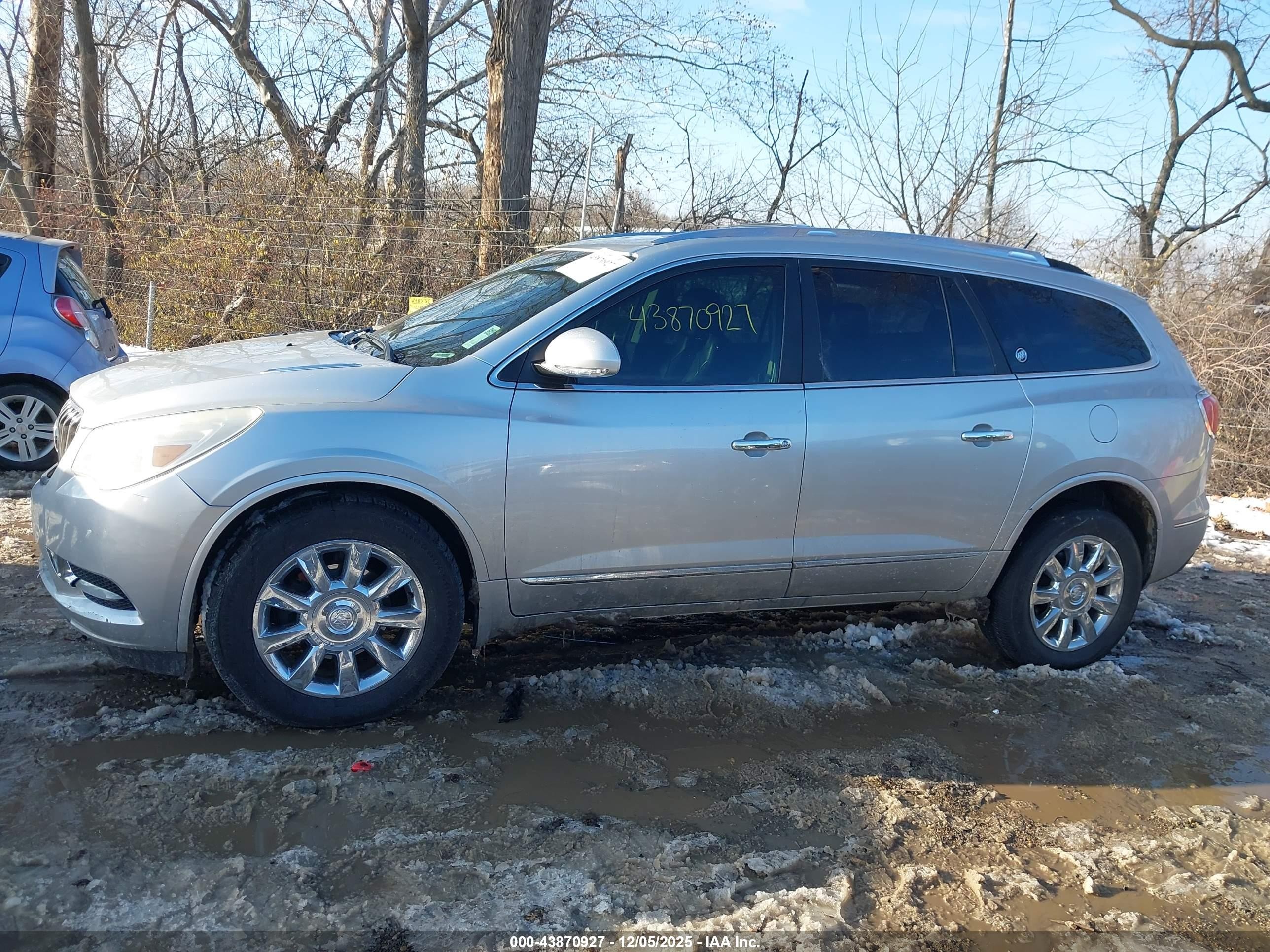 2014 Buick Enclave Leather Silver vin: 5GAKRBKD7EJ170109