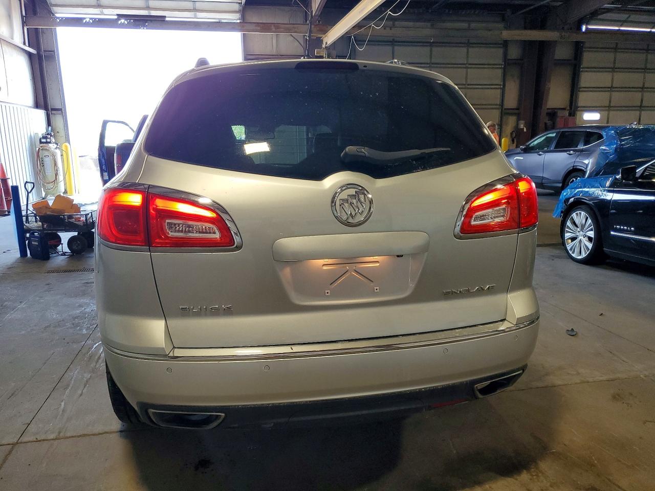 2015 Buick Enclave Silver vin: 5GAKRBKD7FJ160875