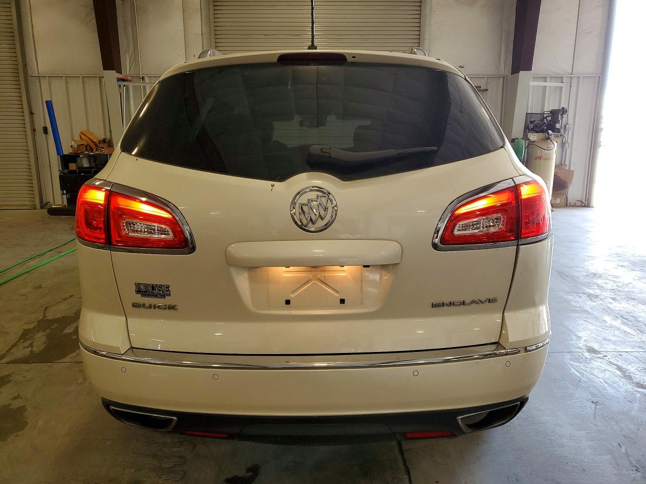 2015 Buick Enclave White vin: 5GAKRBKD8FJ276585