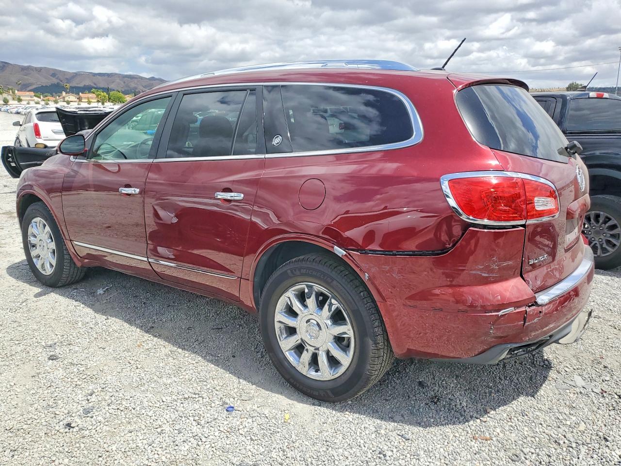 2015 Buick Enclave Red vin: 5GAKRBKDXFJ345275