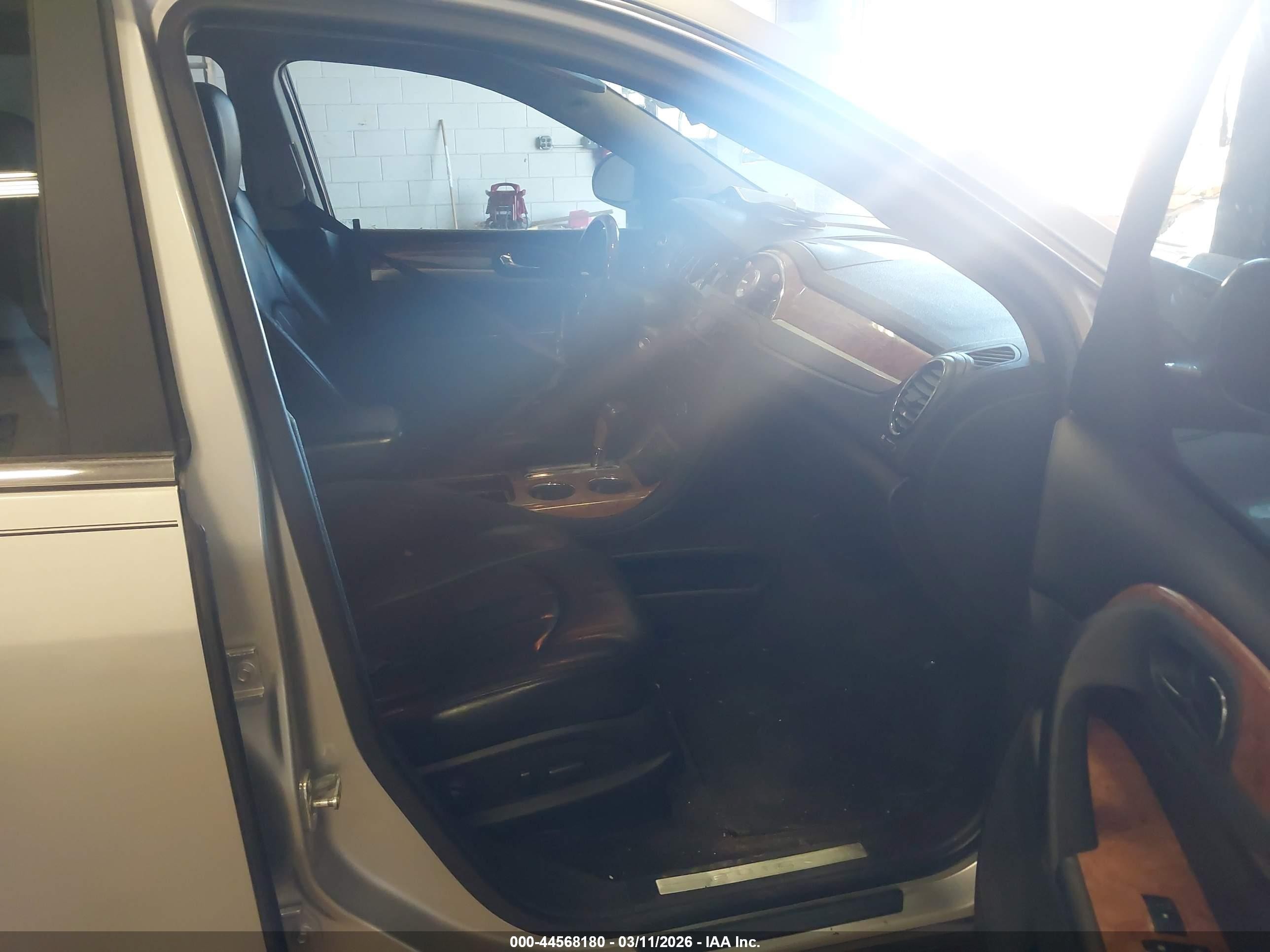 2012 Buick Enclave Leather Silver vin: 5GAKRCED0CJ102281