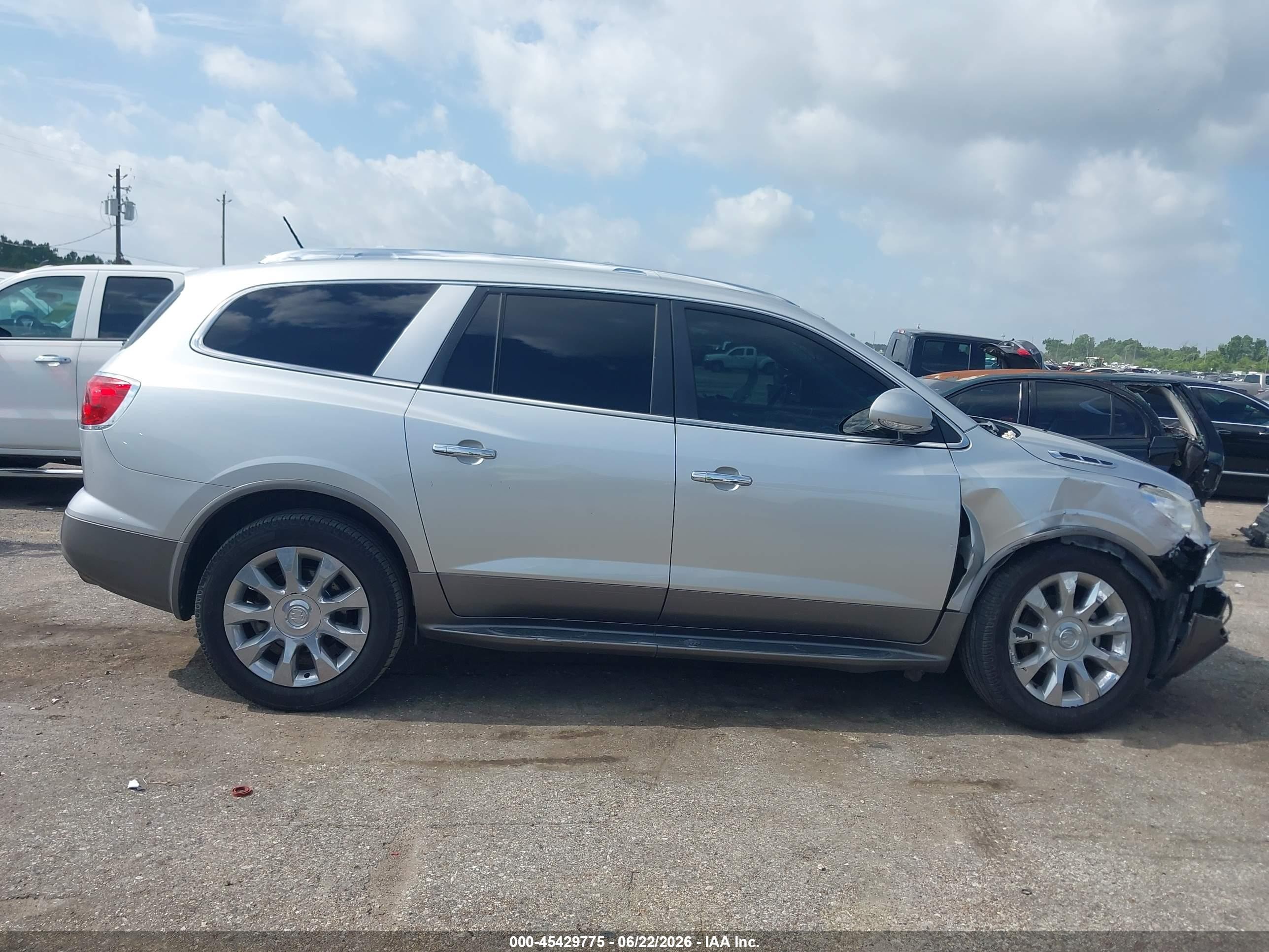 2011 Buick Enclave 2xl Silver vin: 5GAKRCED2BJ213008