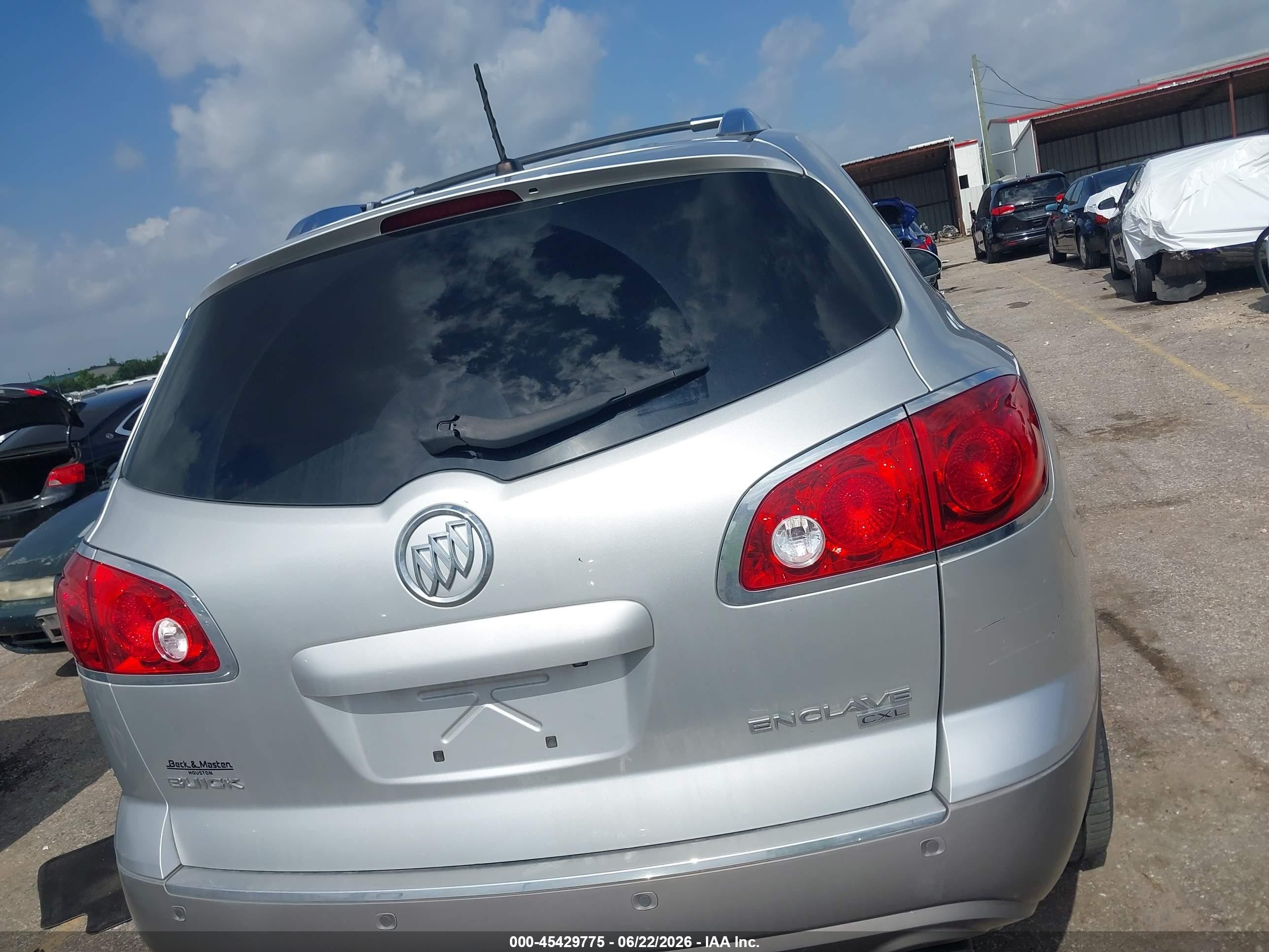 2011 Buick Enclave 2xl Silver vin: 5GAKRCED2BJ213008