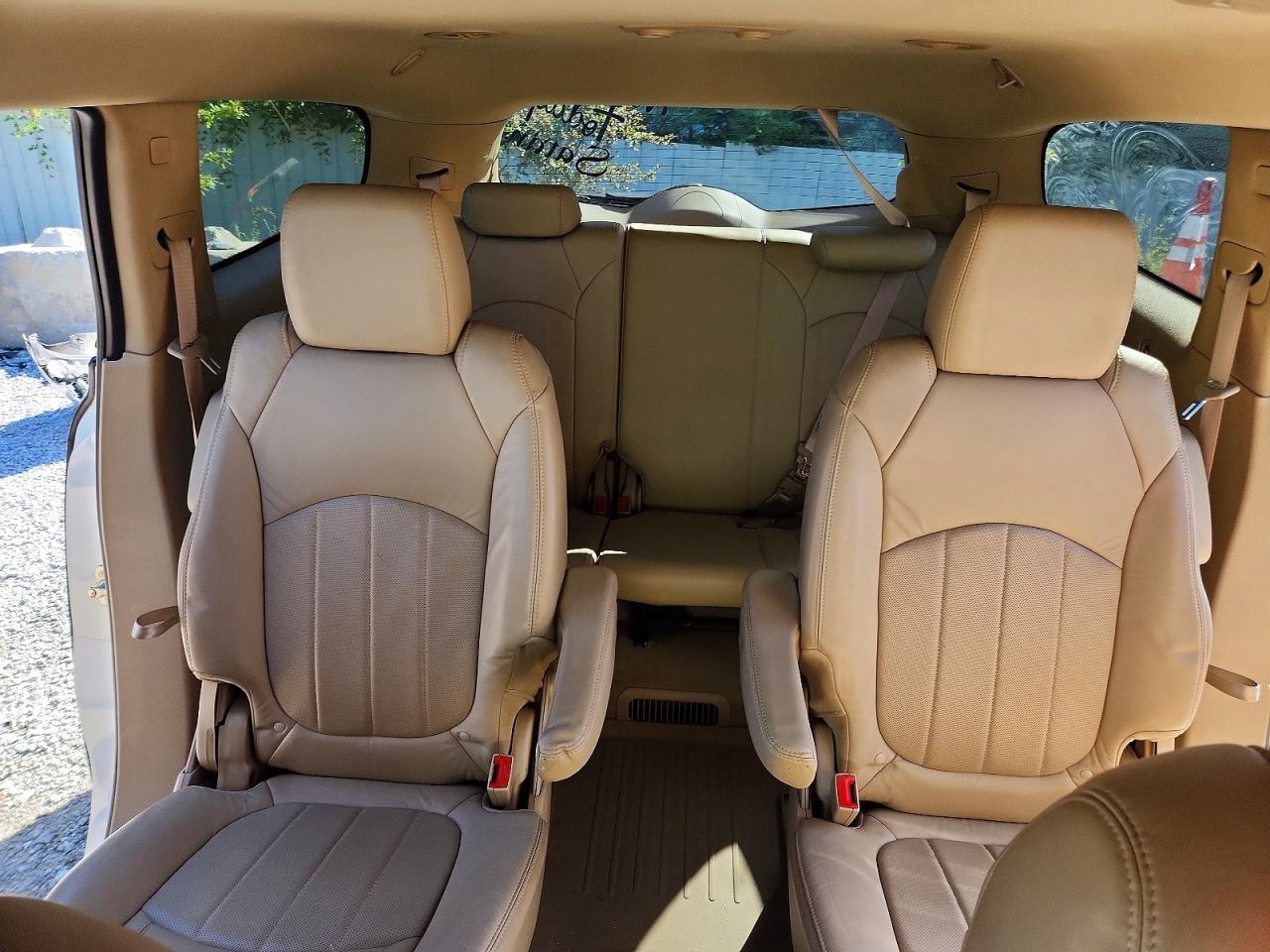 2012 Buick Enclave White vin: 5GAKRCED2CJ131457