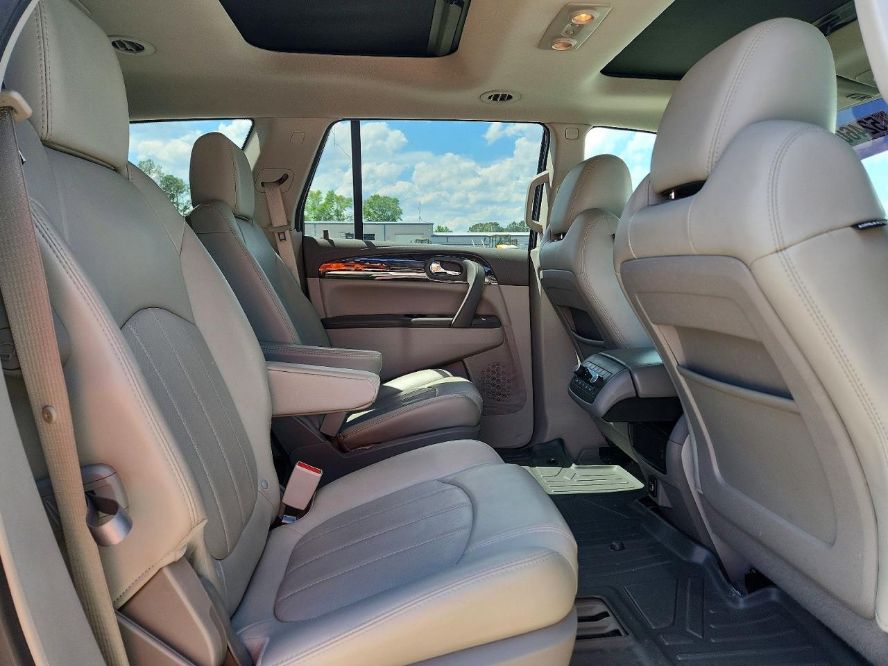2017 Buick Enclave Silver vin: 5GAKRCKD1HJ281118