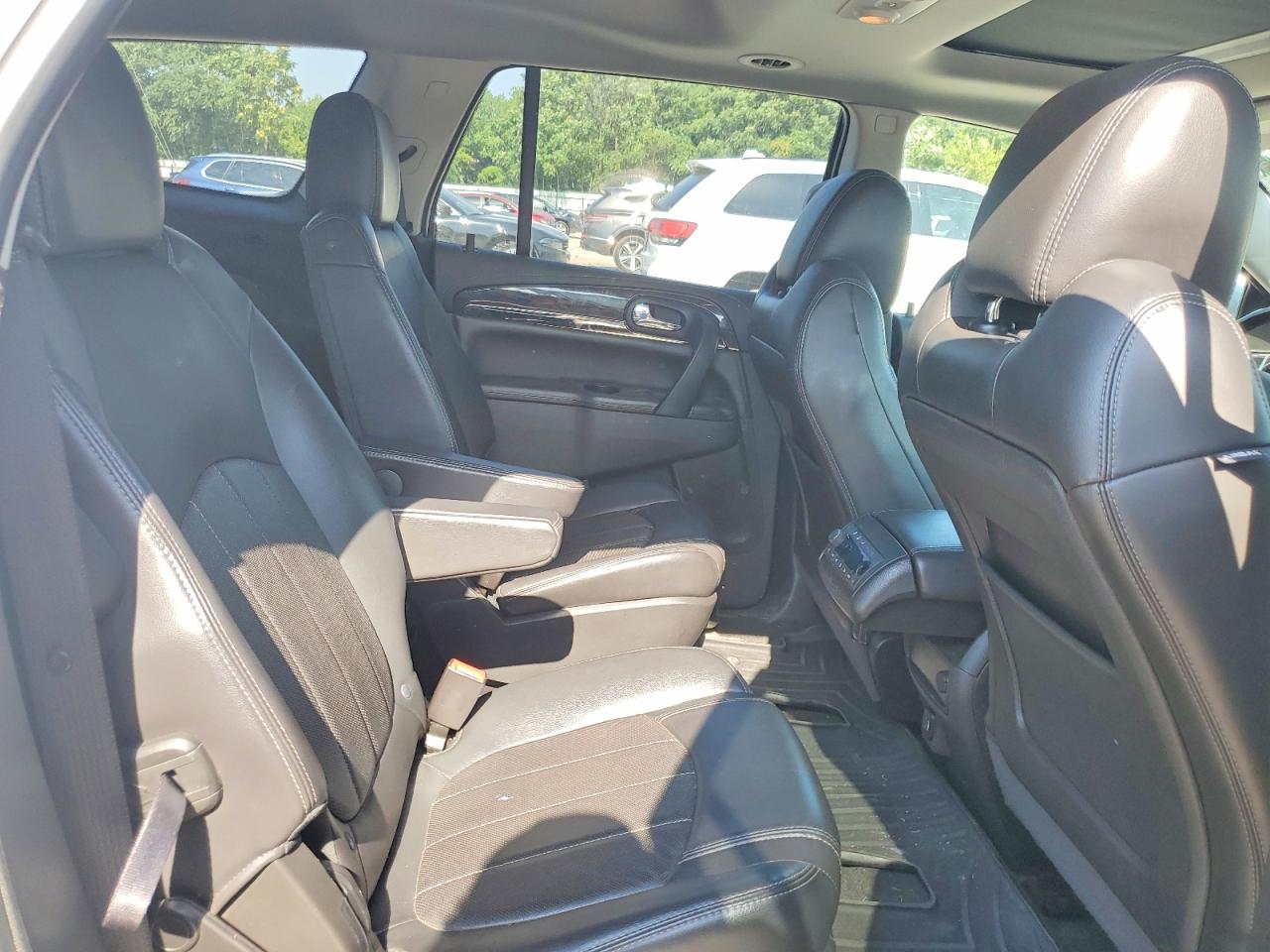 2016 Buick Enclave White vin: 5GAKRCKD2GJ335671
