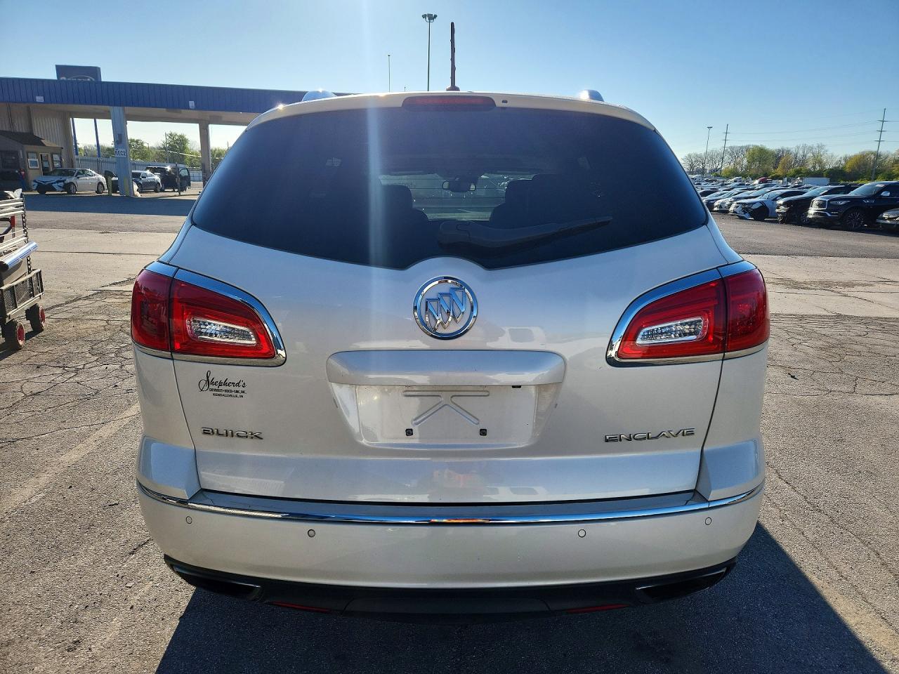 2015 Buick Enclave White vin: 5GAKRCKD6FJ110796