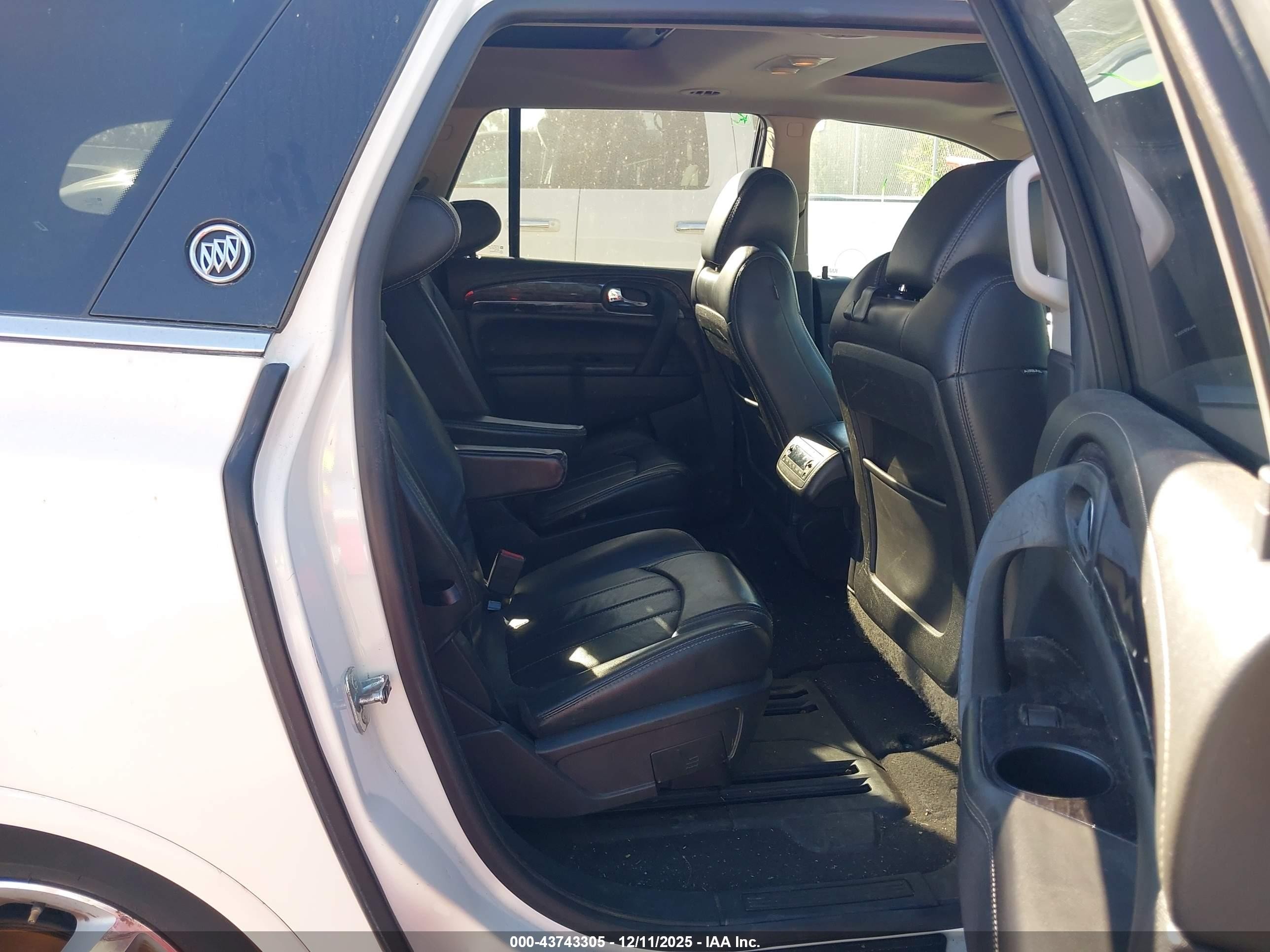 2015 Buick Enclave Premium White vin: 5GAKRCKD6FJ244160