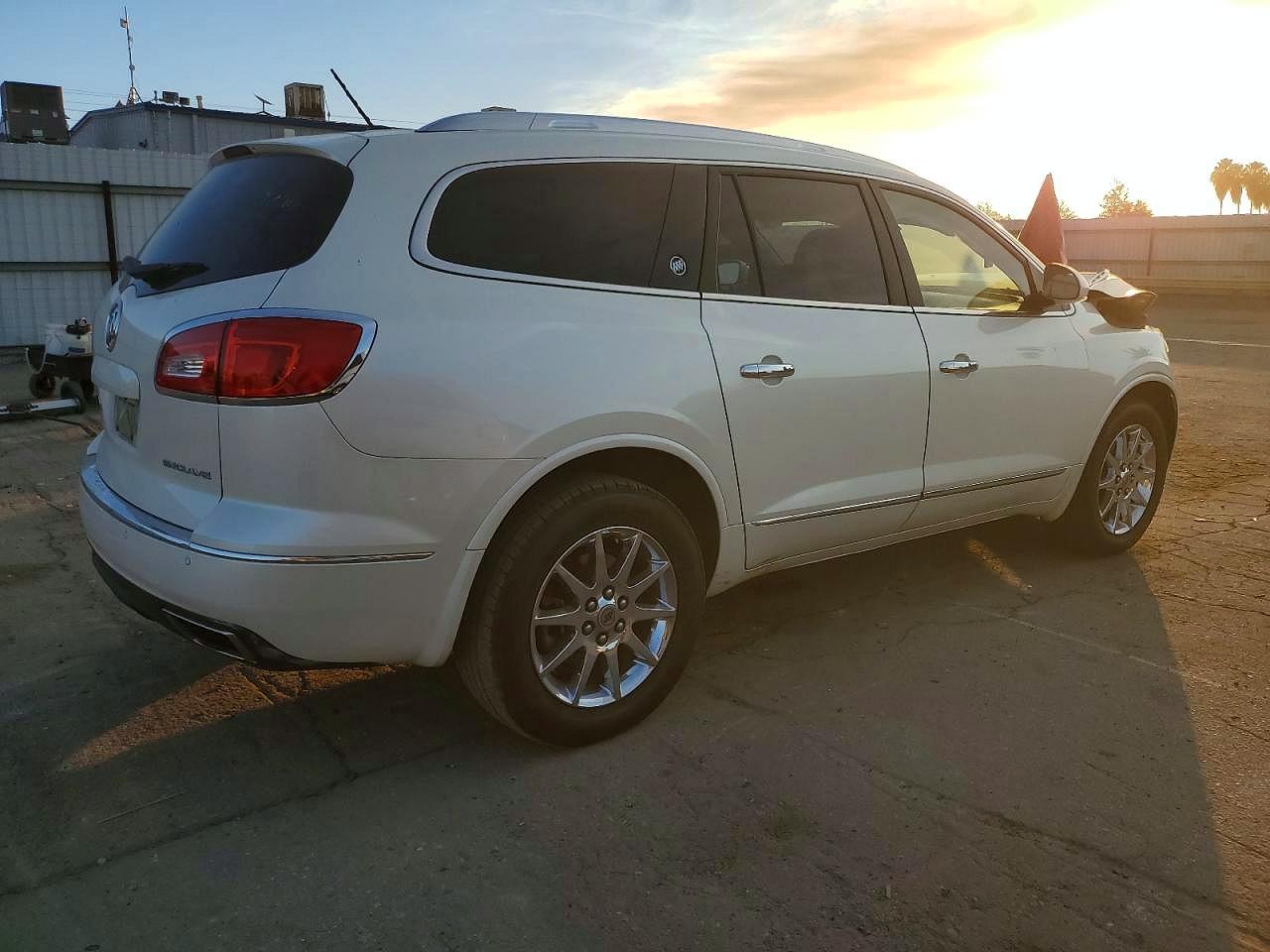 2015 Buick Enclave Cream vin: 5GAKRCKD7FJ228419