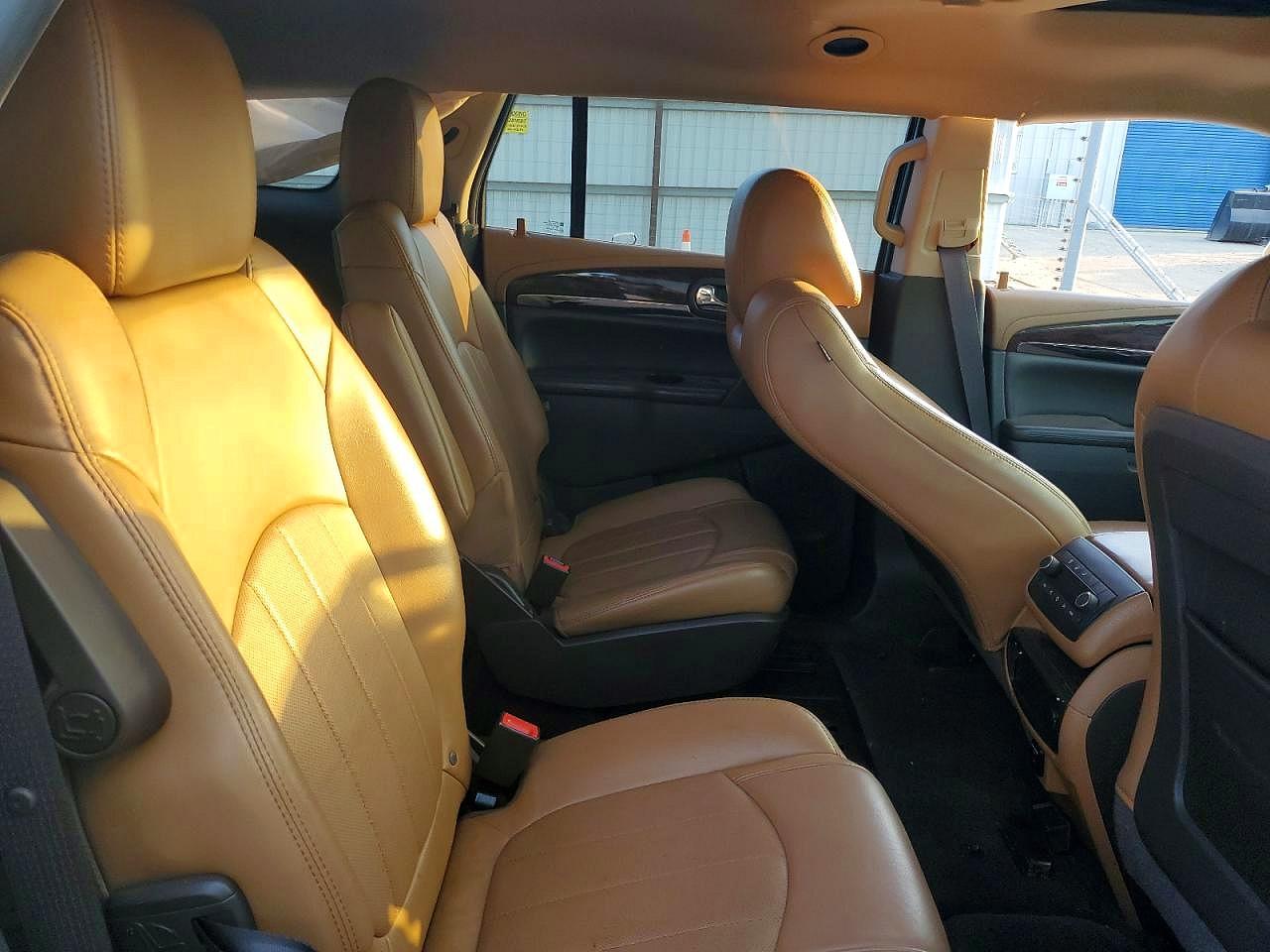 2015 Buick Enclave Cream vin: 5GAKRCKD7FJ228419