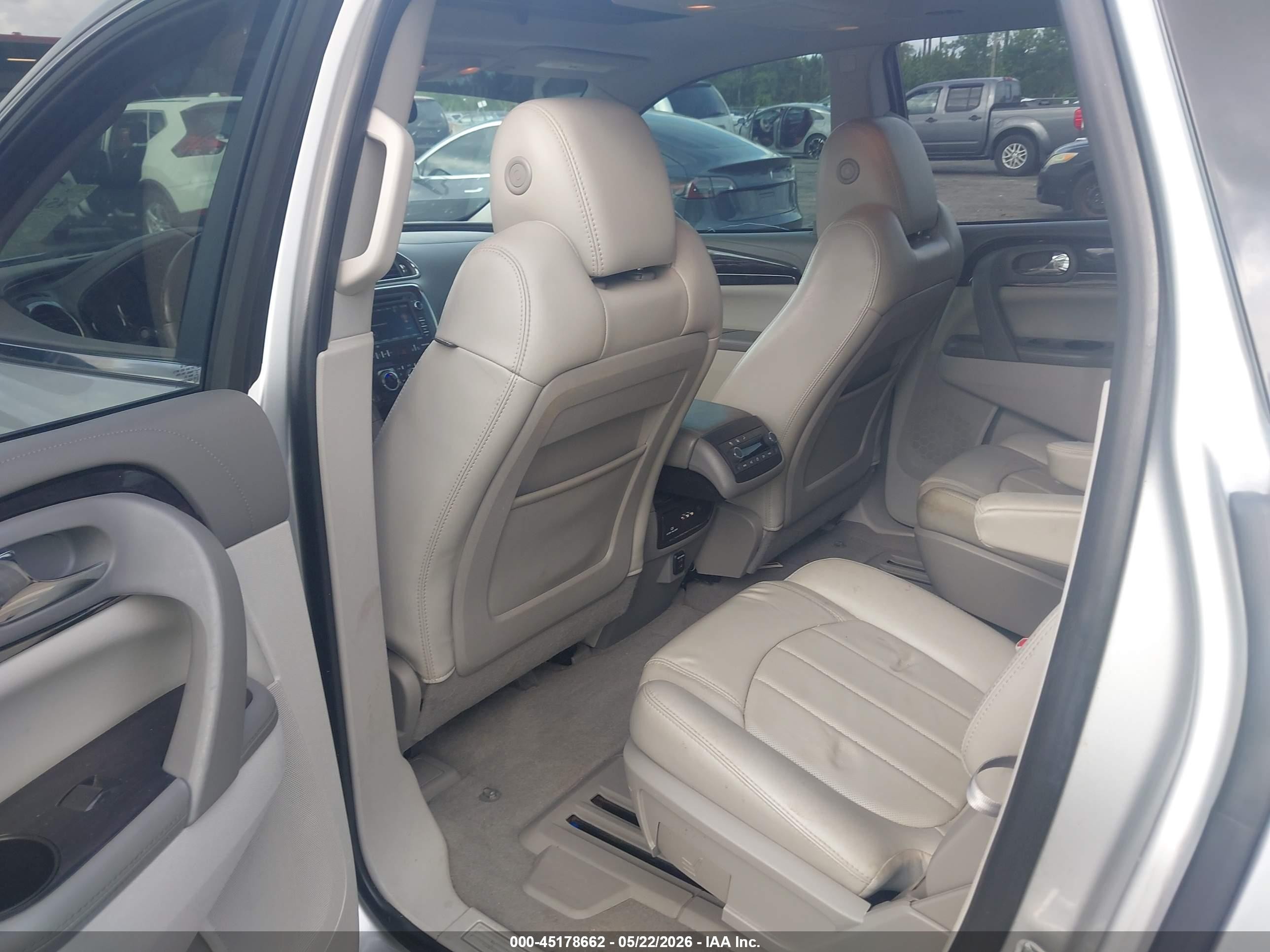 2015 Buick Enclave Premium Серебряный vin: 5GAKRCKD8FJ309381