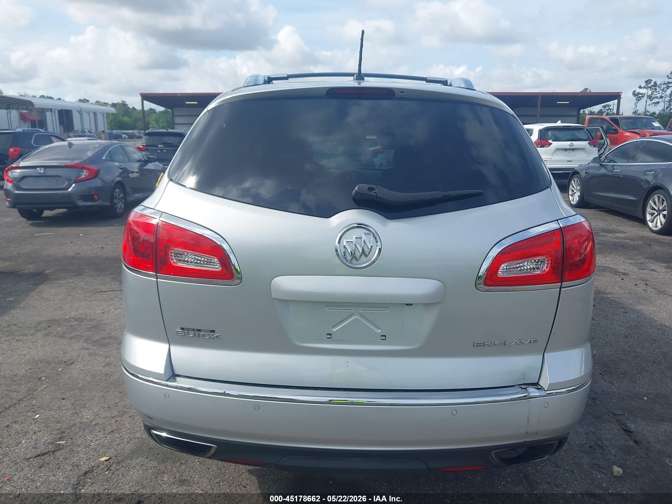 2015 Buick Enclave Premium Серебряный vin: 5GAKRCKD8FJ309381