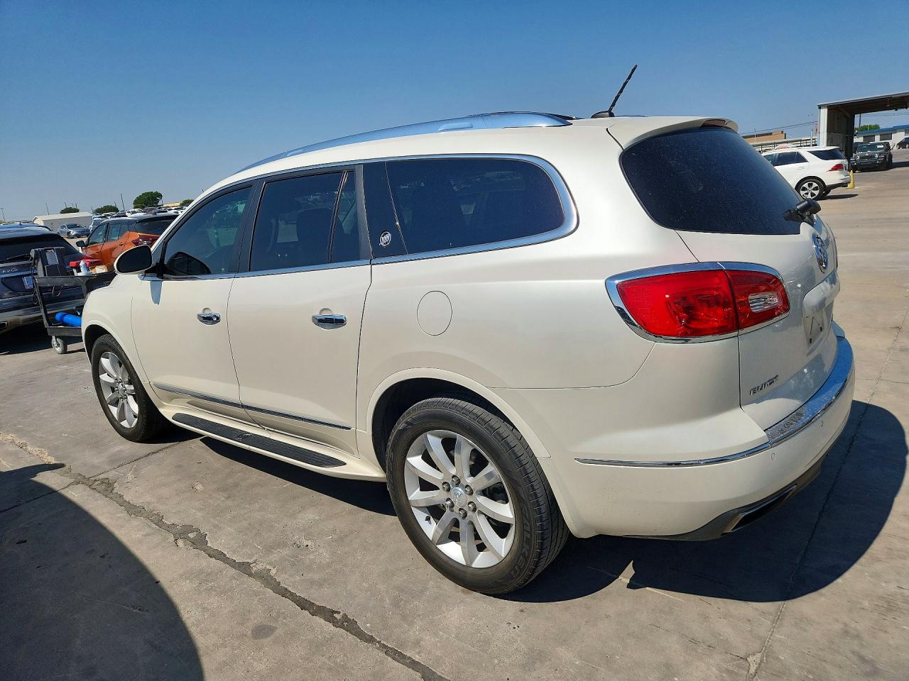2015 Buick Enclave White vin: 5GAKRCKDXFJ318423