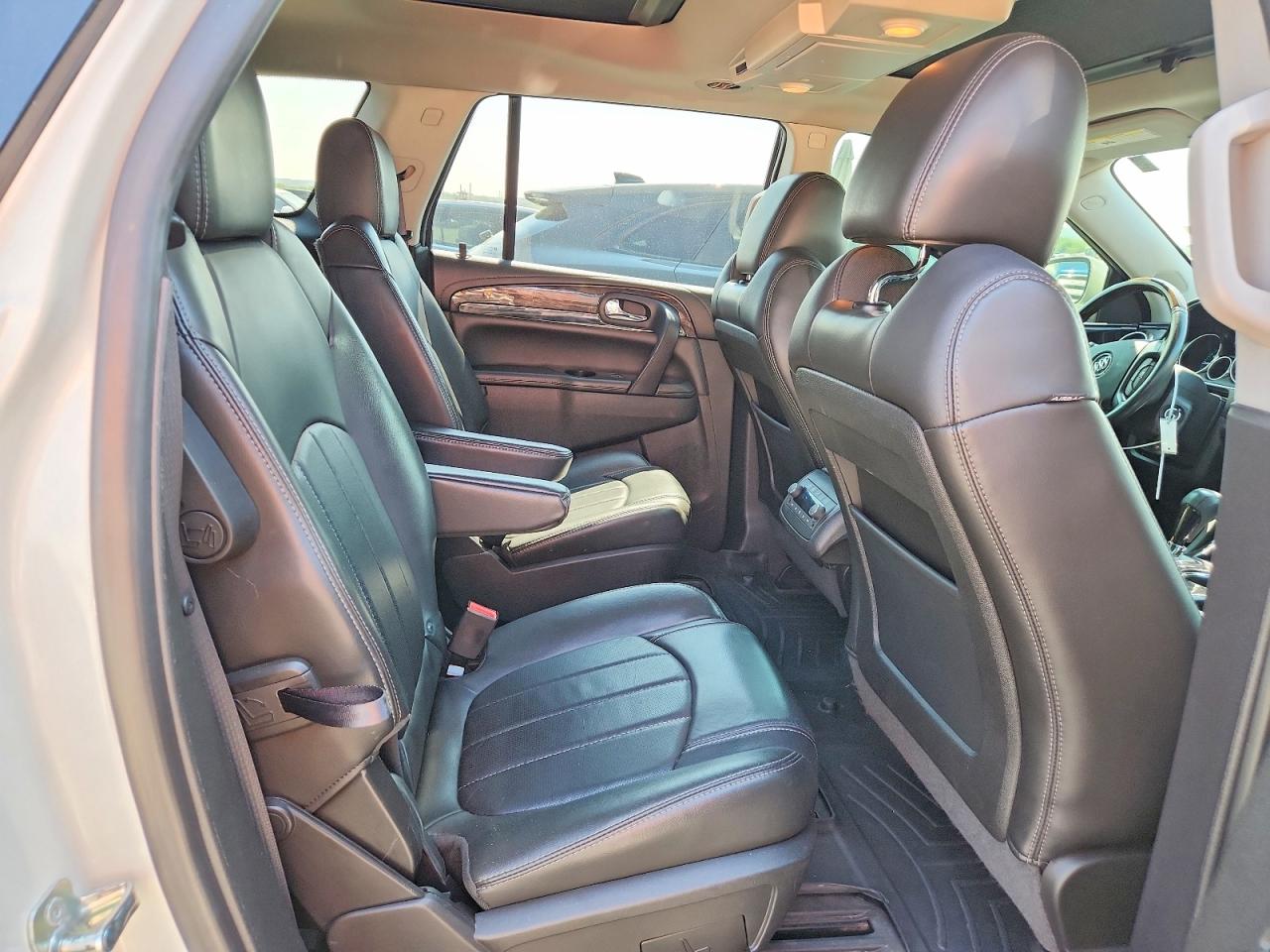 2015 Buick Enclave White vin: 5GAKRCKDXFJ318423