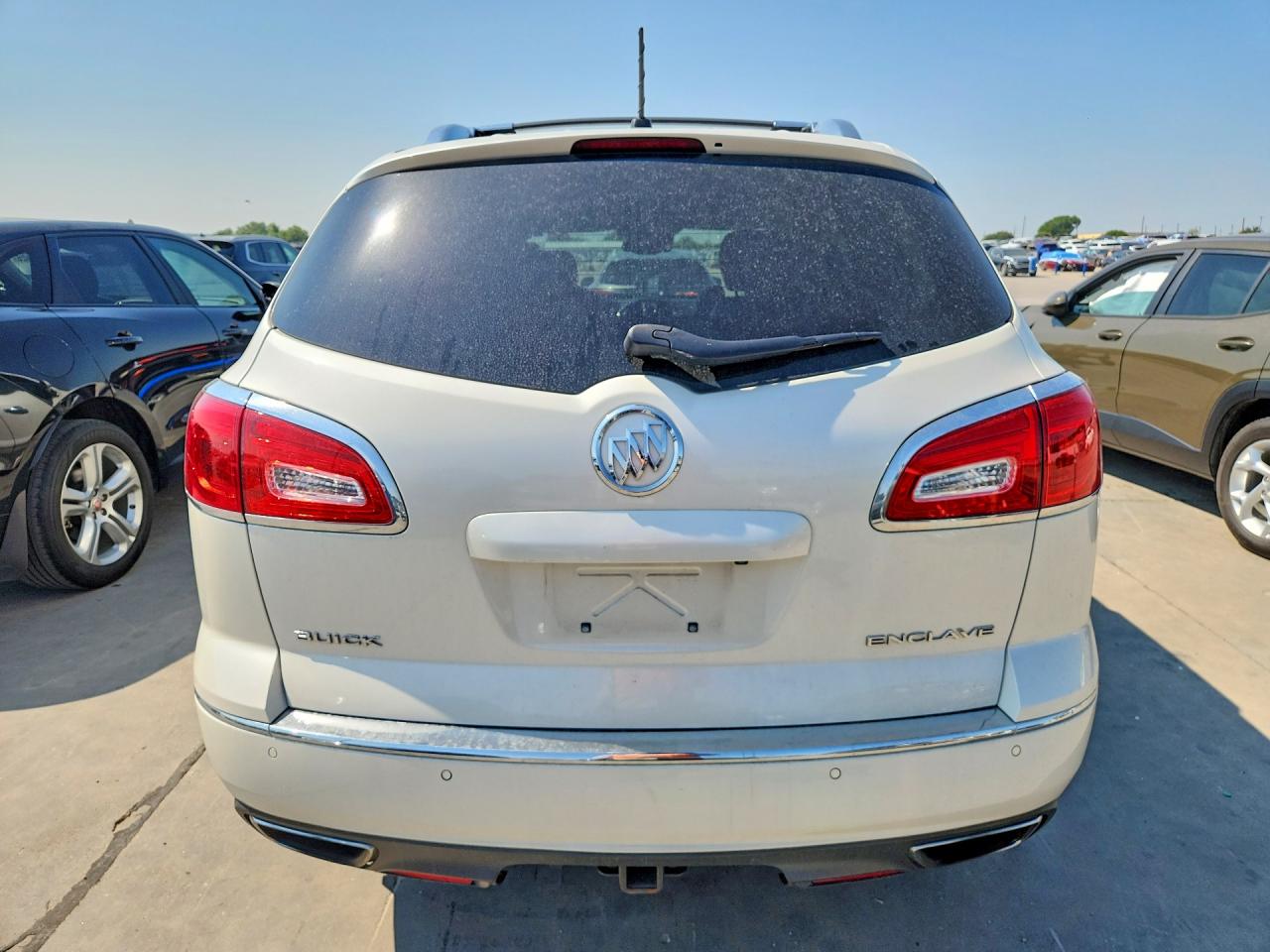 2015 Buick Enclave White vin: 5GAKRCKDXFJ318423