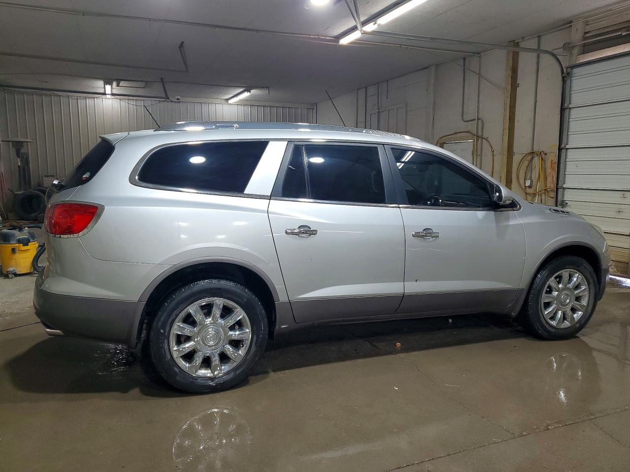 2012 Buick Enclave Серебряный vin: 5GAKRDED3CJ249247