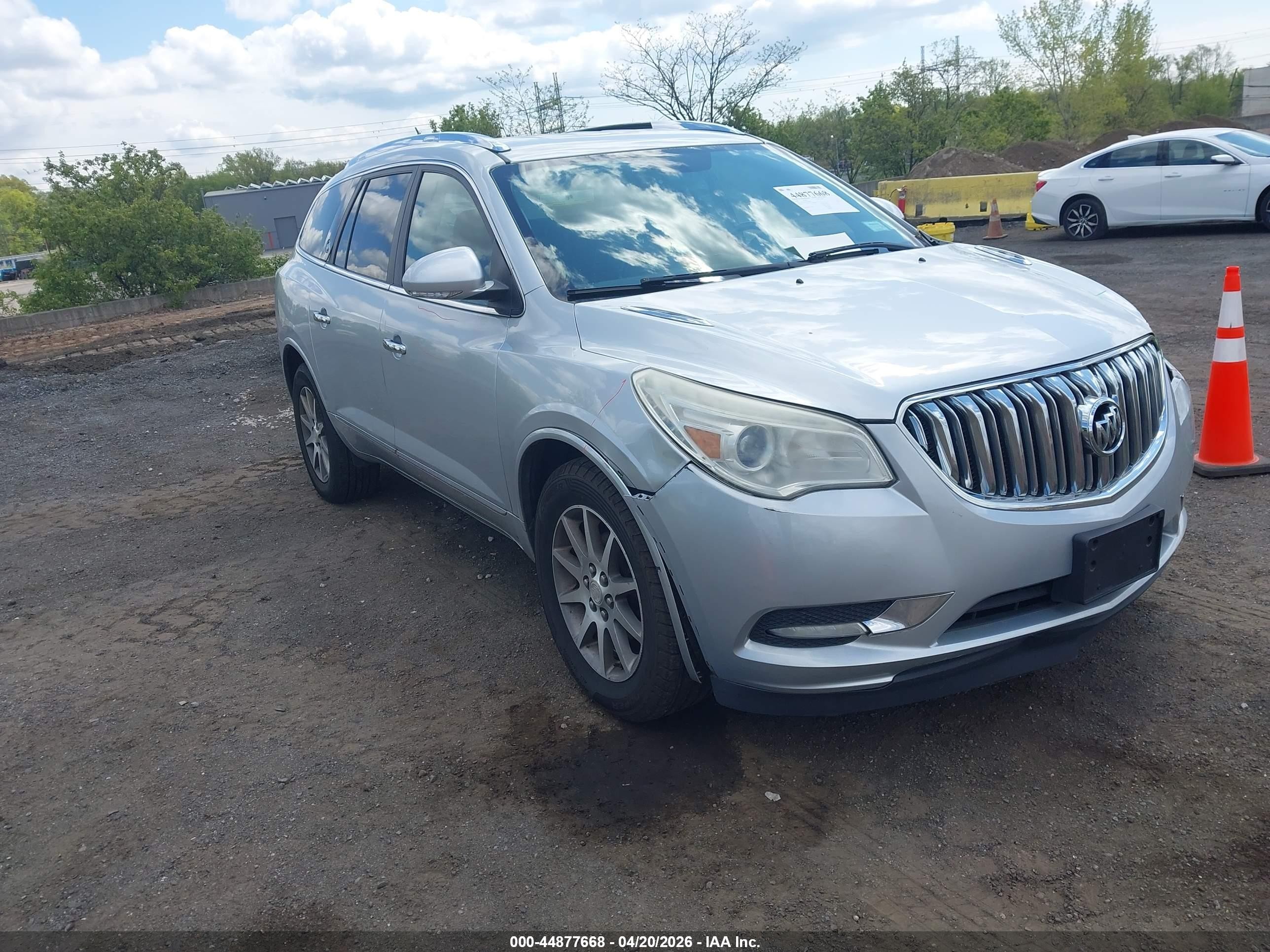 2014 Buick Enclave Leather Silver vin: 5GAKVBKD2EJ208065