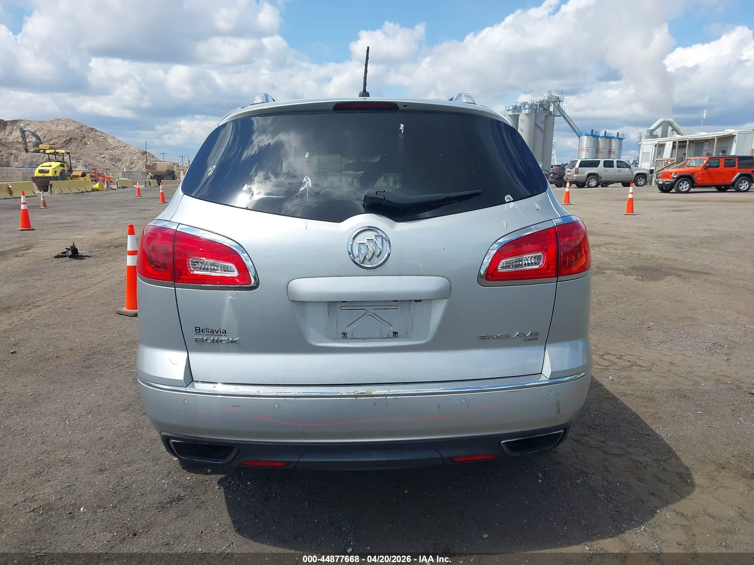 2014 Buick Enclave Leather Silver vin: 5GAKVBKD2EJ208065