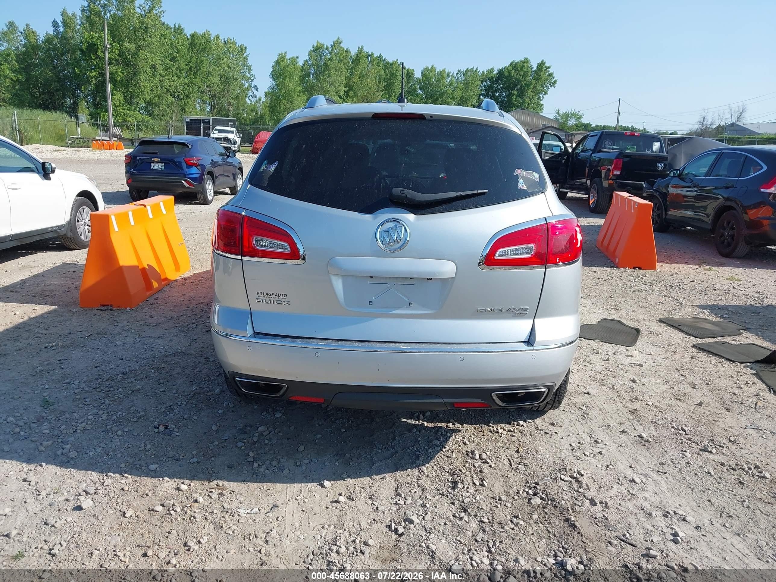 2015 Buick Enclave Leather Silver vin: 5GAKVBKD2FJ385121