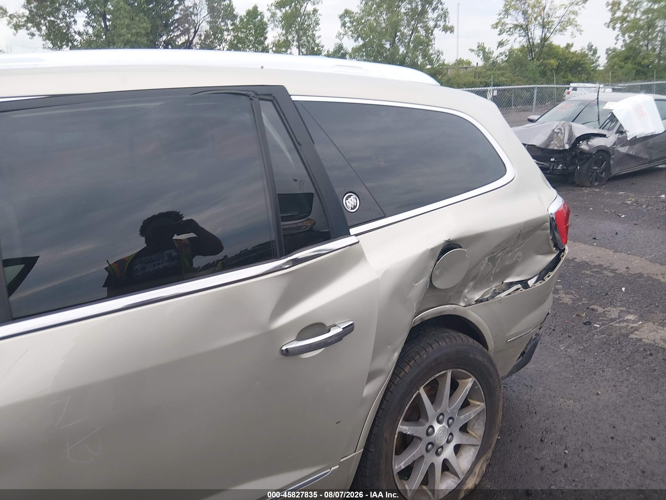 2014 Buick Enclave Leather Gold vin: 5GAKVBKD3EJ137023