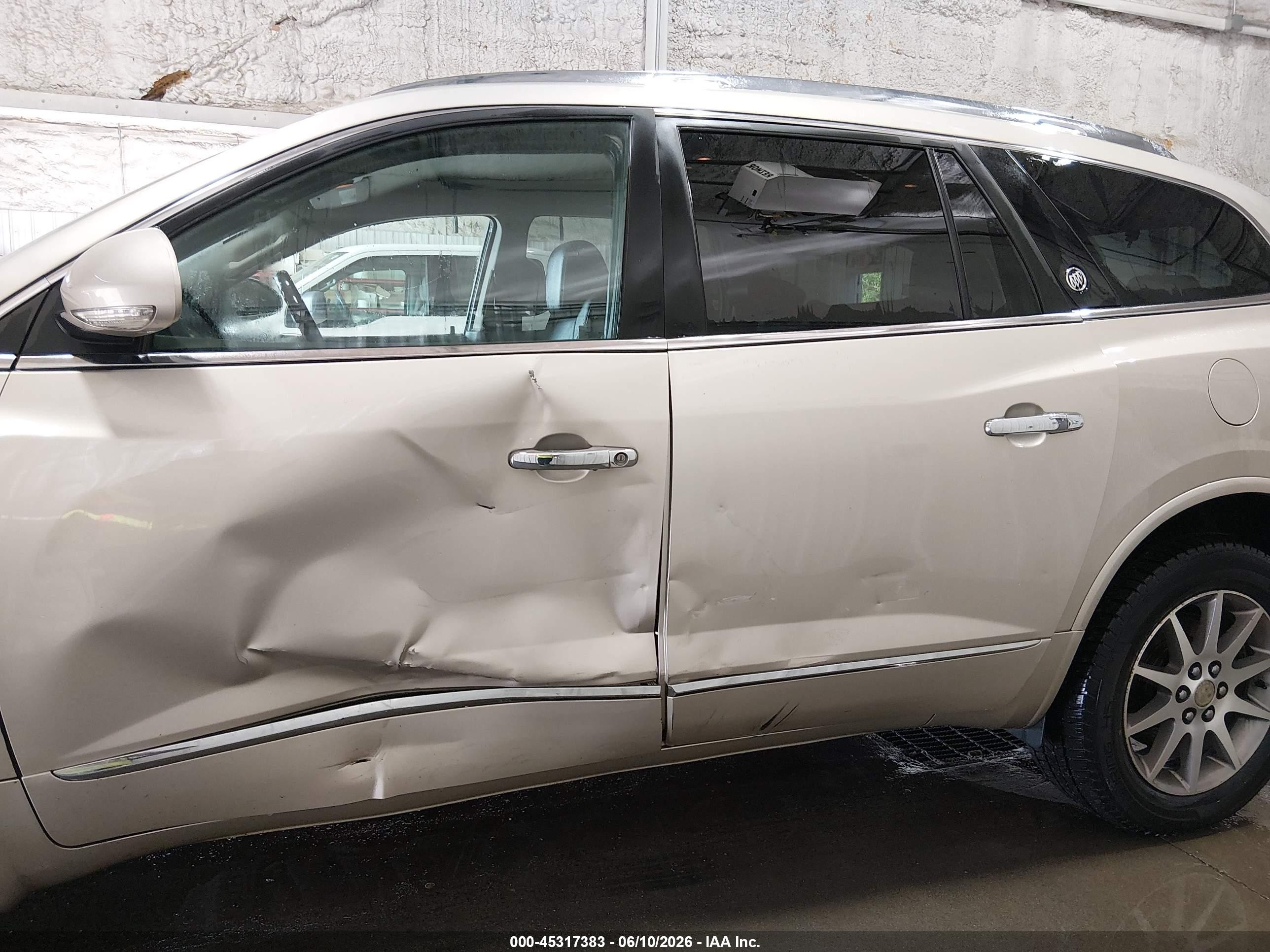 2015 Buick Enclave Leather Champagne vin: 5GAKVBKD3FJ221652