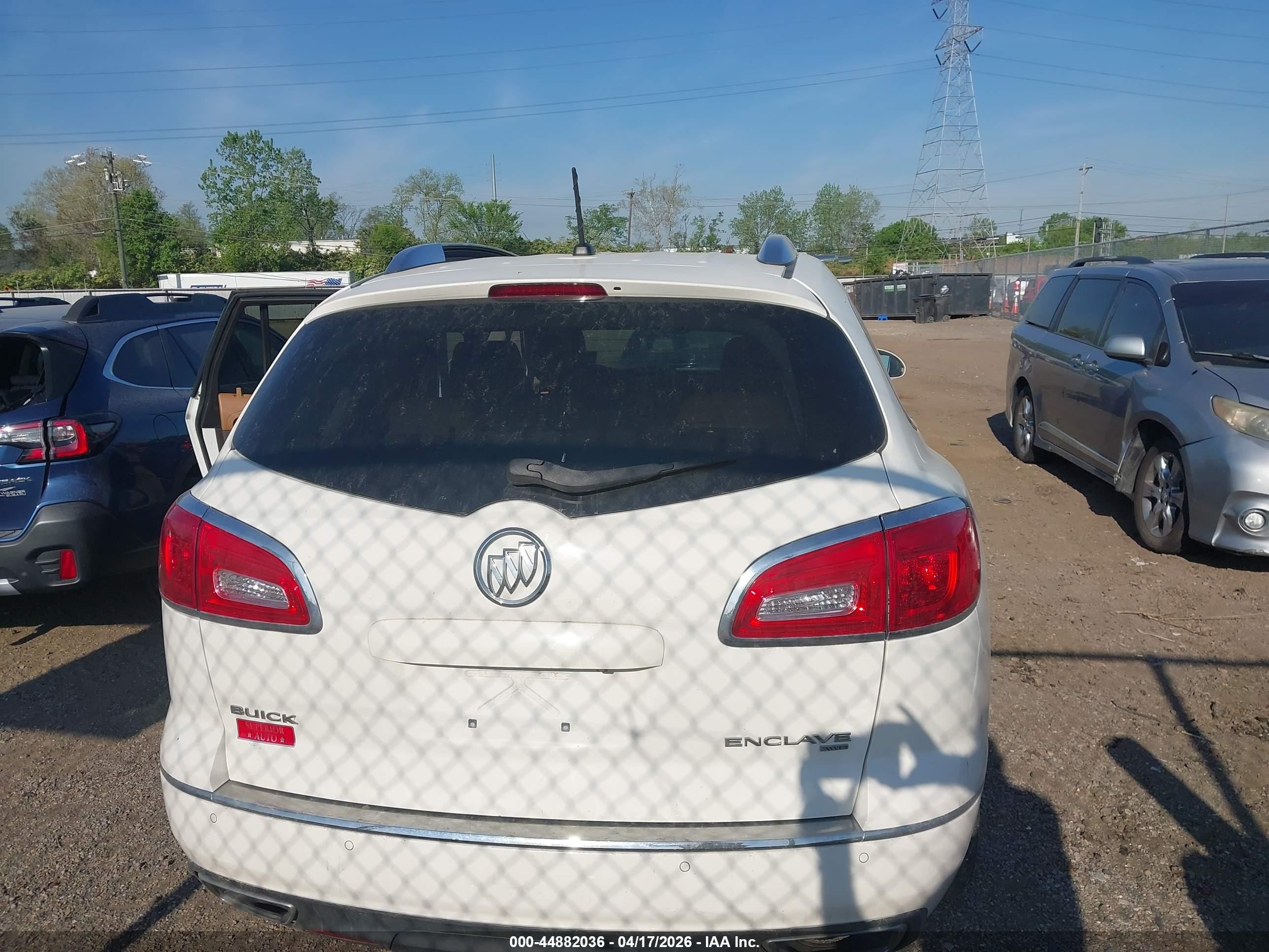 2015 Buick Enclave Leather White vin: 5GAKVBKD3FJ317944