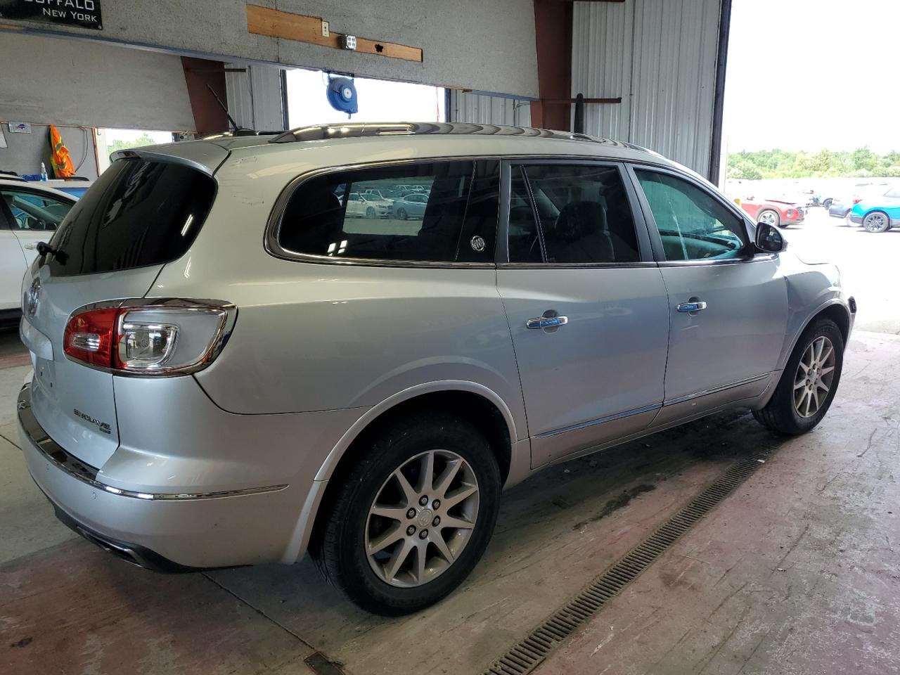 2015 Buick Enclave Silver vin: 5GAKVBKD4FJ359992