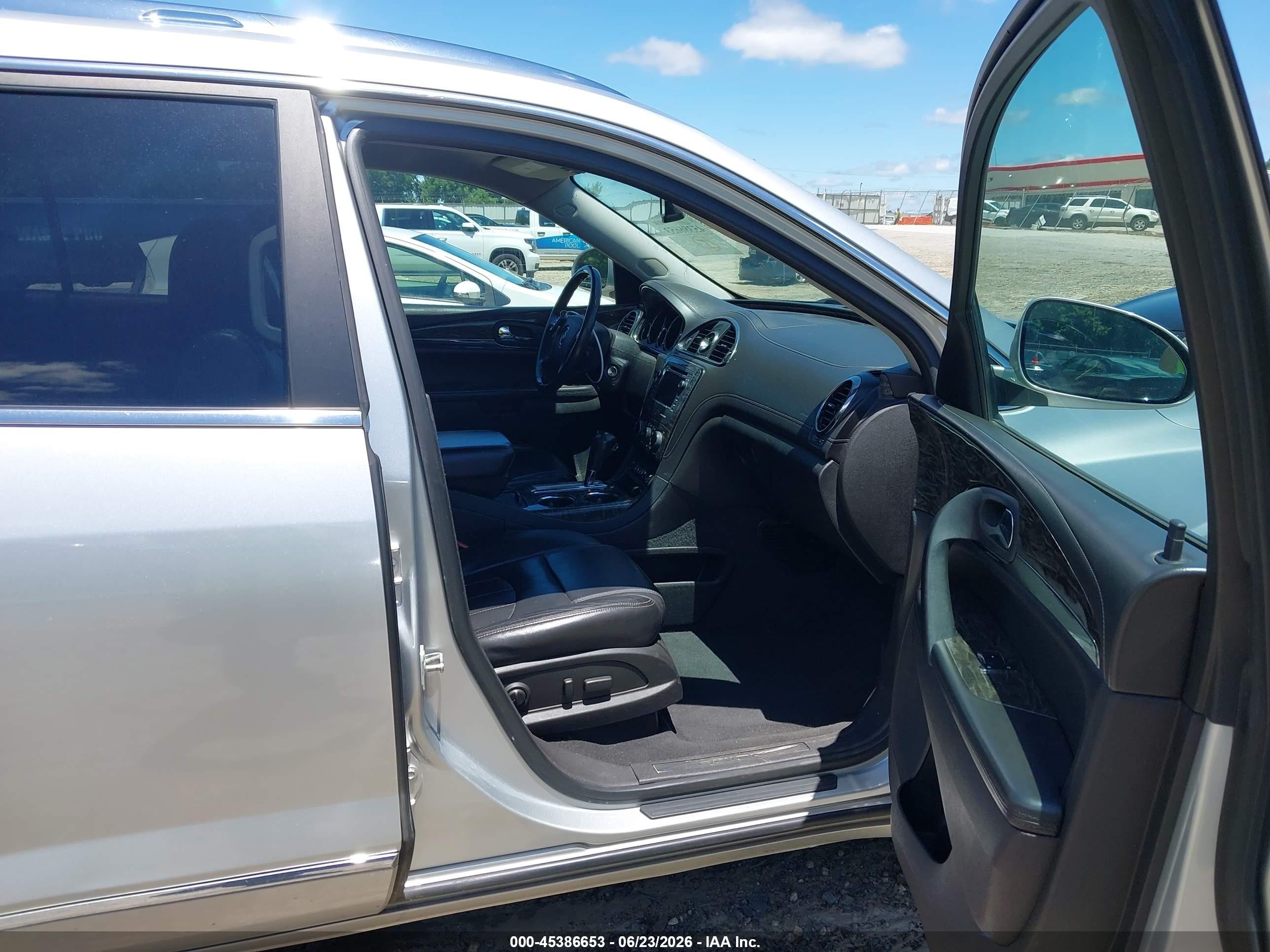 2014 Buick Enclave Leather Silver vin: 5GAKVBKD6EJ137128