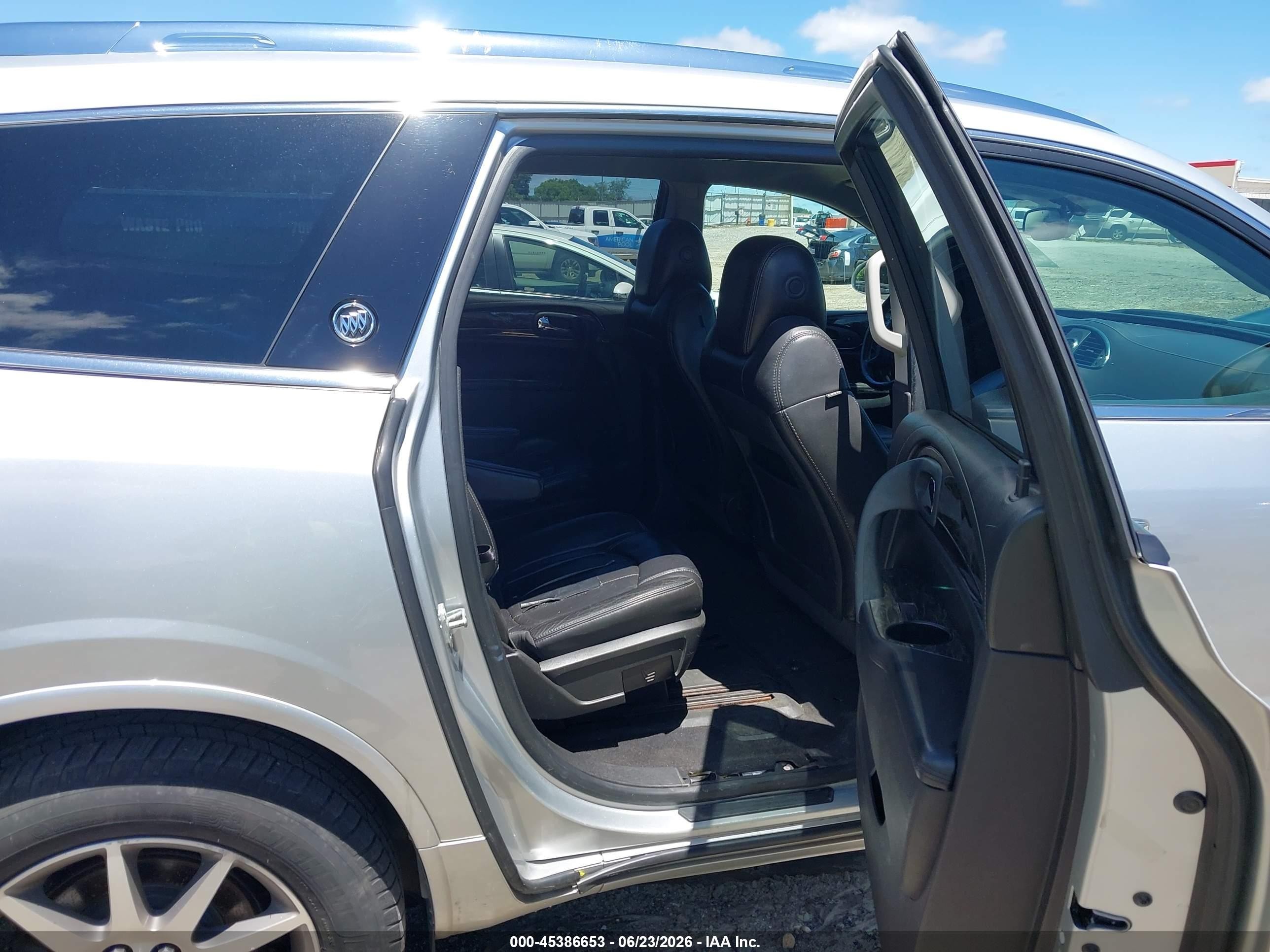 2014 Buick Enclave Leather Silver vin: 5GAKVBKD6EJ137128
