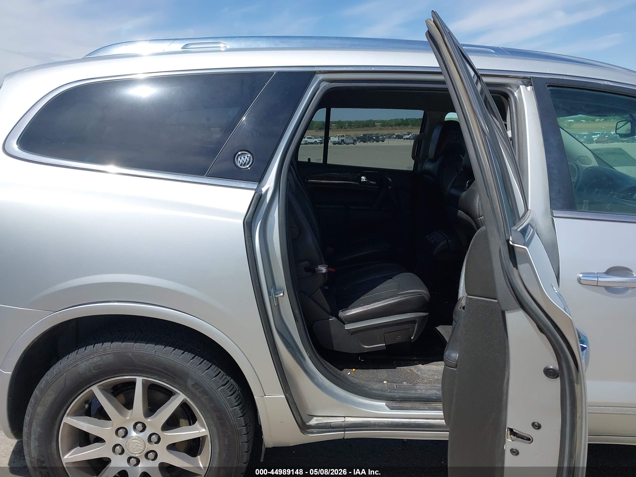 2014 Buick Enclave Leather Silver vin: 5GAKVBKD9EJ113986
