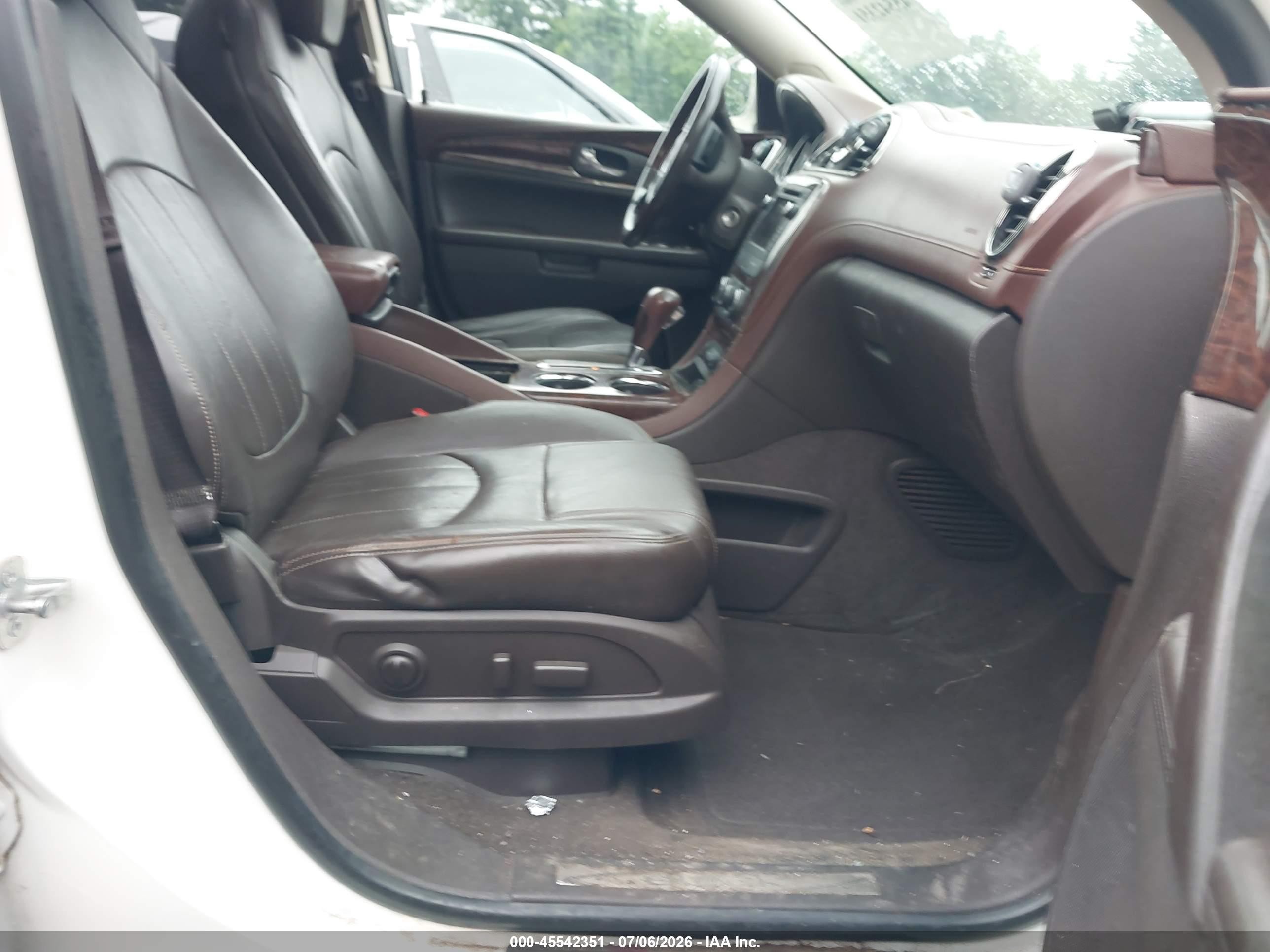 2013 Buick Enclave Leather Cream vin: 5GAKVCKD0DJ262050