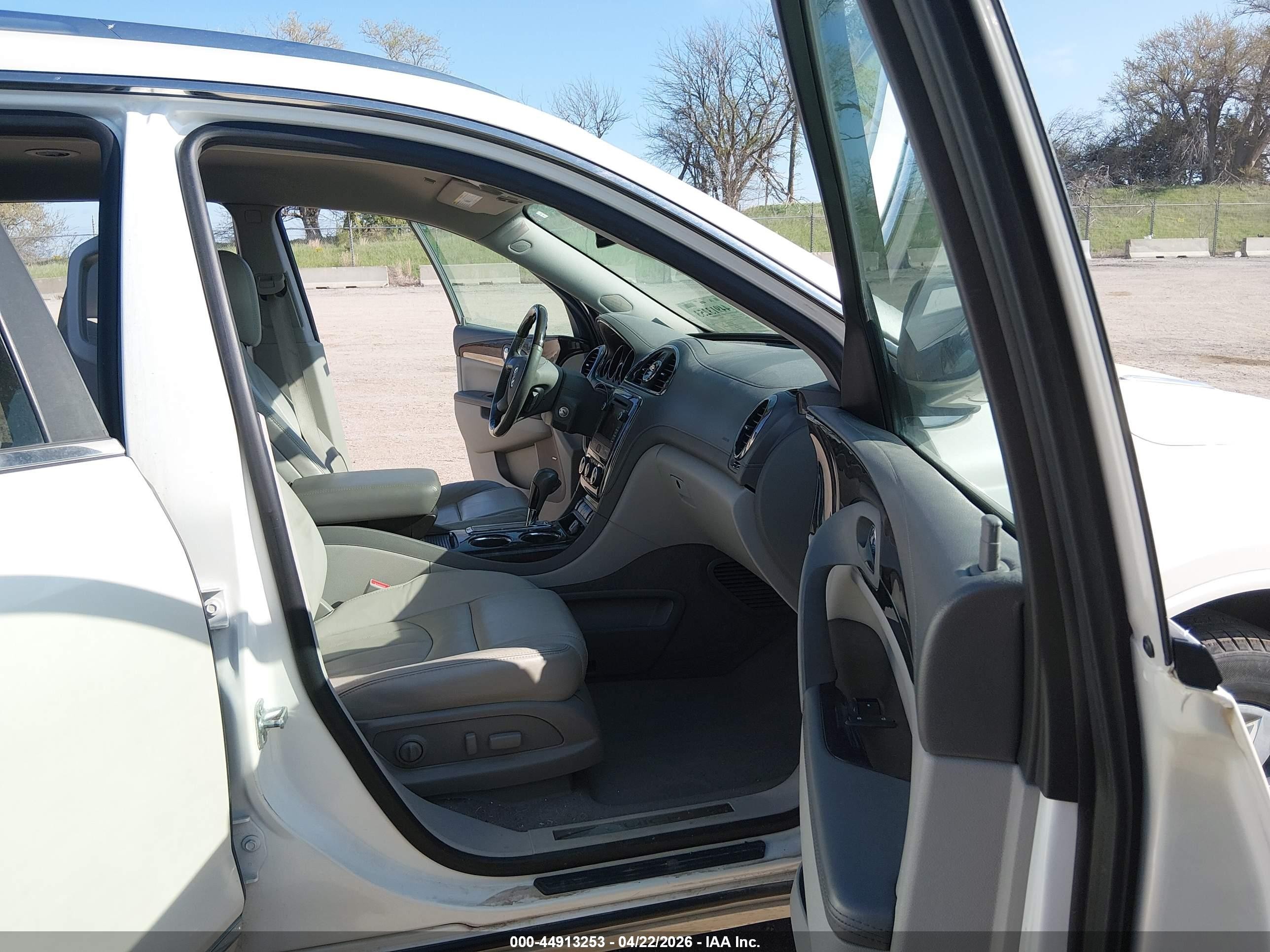 2015 Buick Enclave Premium White vin: 5GAKVCKD0FJ102981