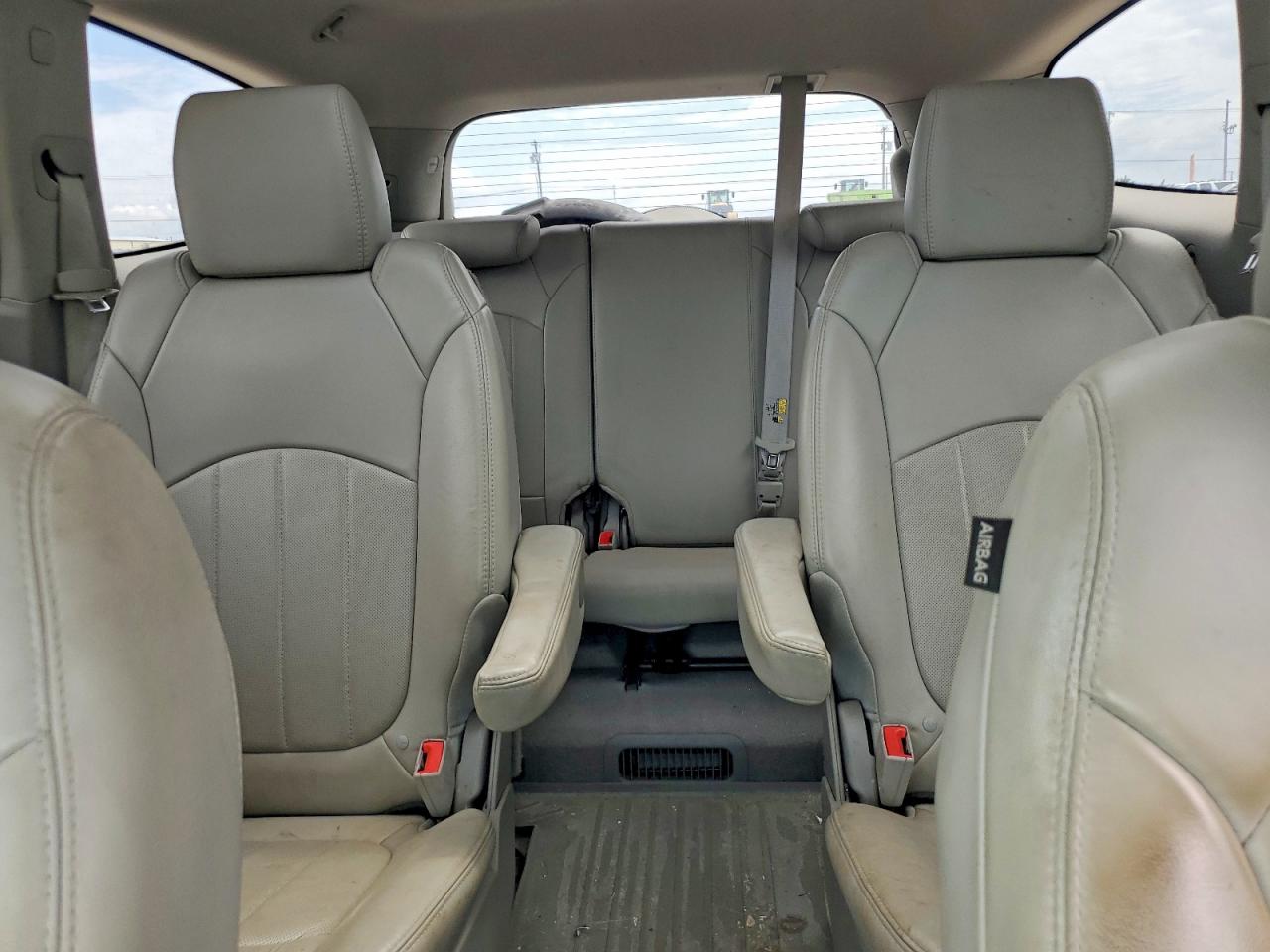 2014 Buick Enclave Silver vin: 5GAKVCKD1EJ324556