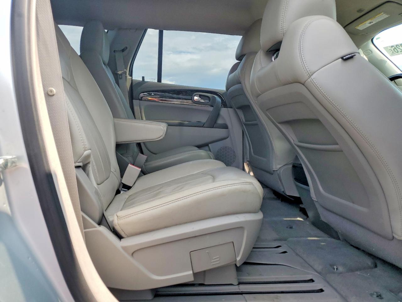 2013 Buick Enclave Silver vin: 5GAKVCKD3DJ153923