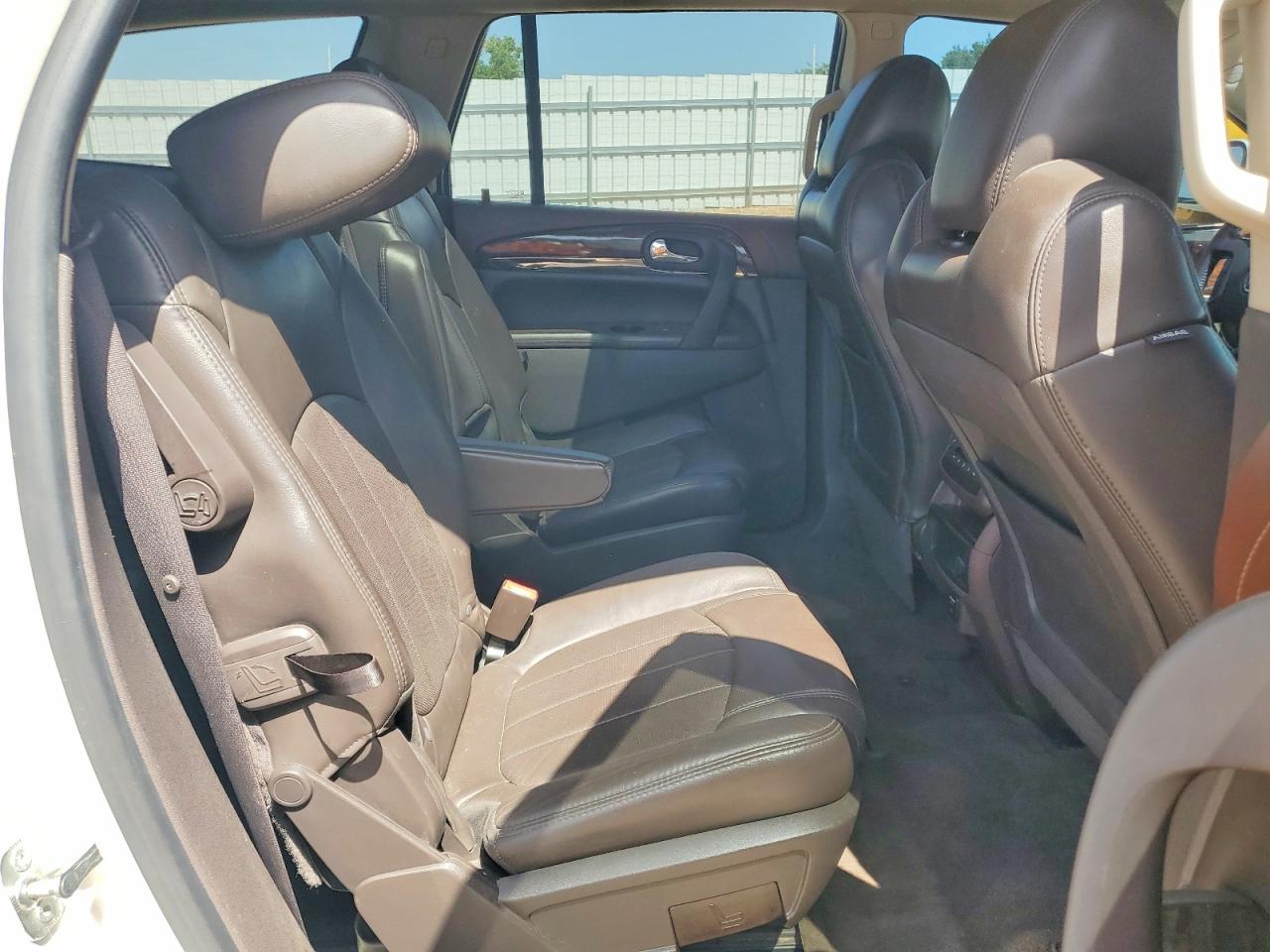 2014 Buick Enclave White vin: 5GAKVCKD3EJ275831