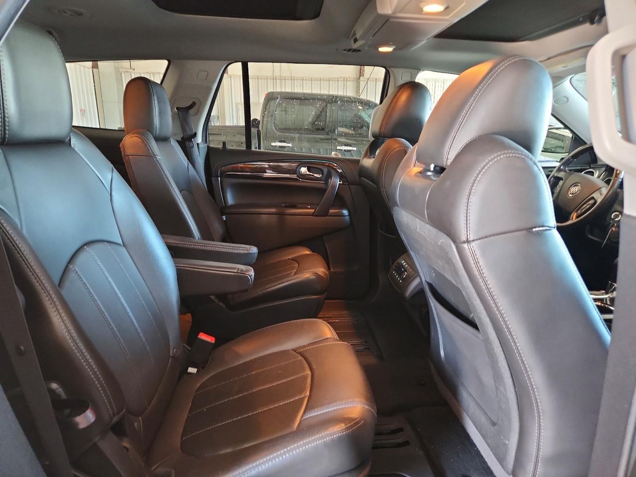 2015 Buick Enclave White vin: 5GAKVCKD5FJ144319
