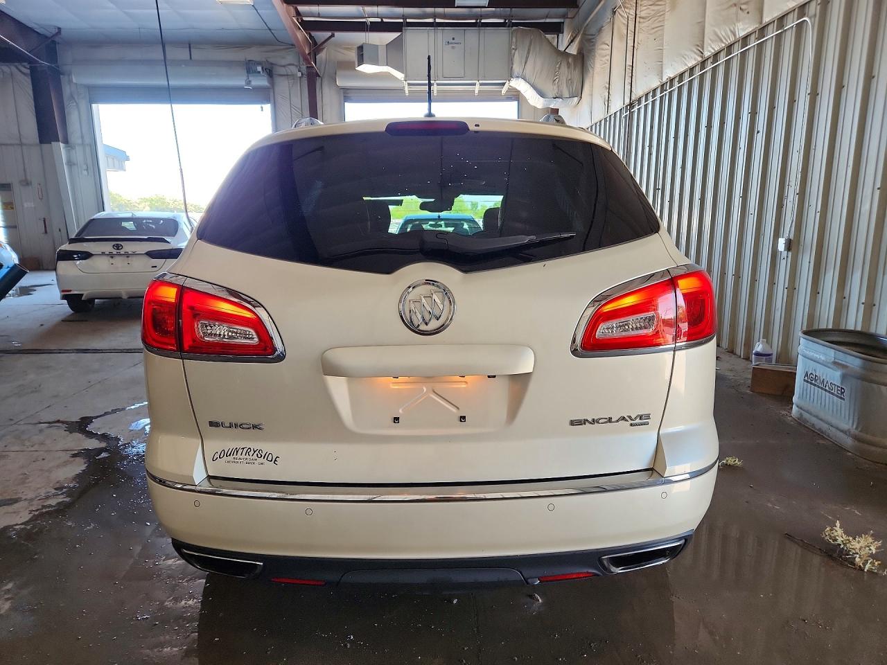 2015 Buick Enclave White vin: 5GAKVCKD5FJ144319