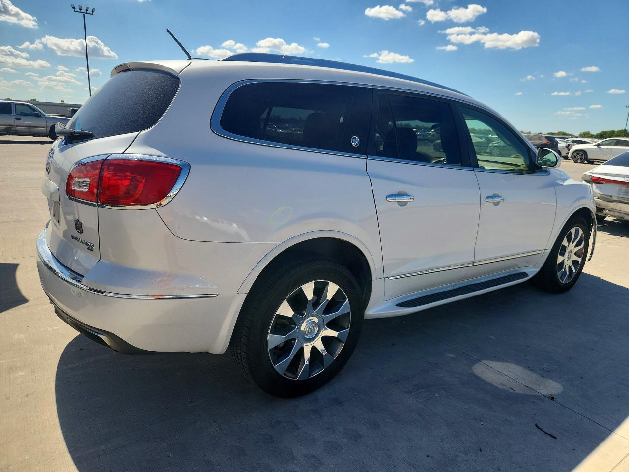 2016 Buick Enclave White vin: 5GAKVCKD6GJ155041