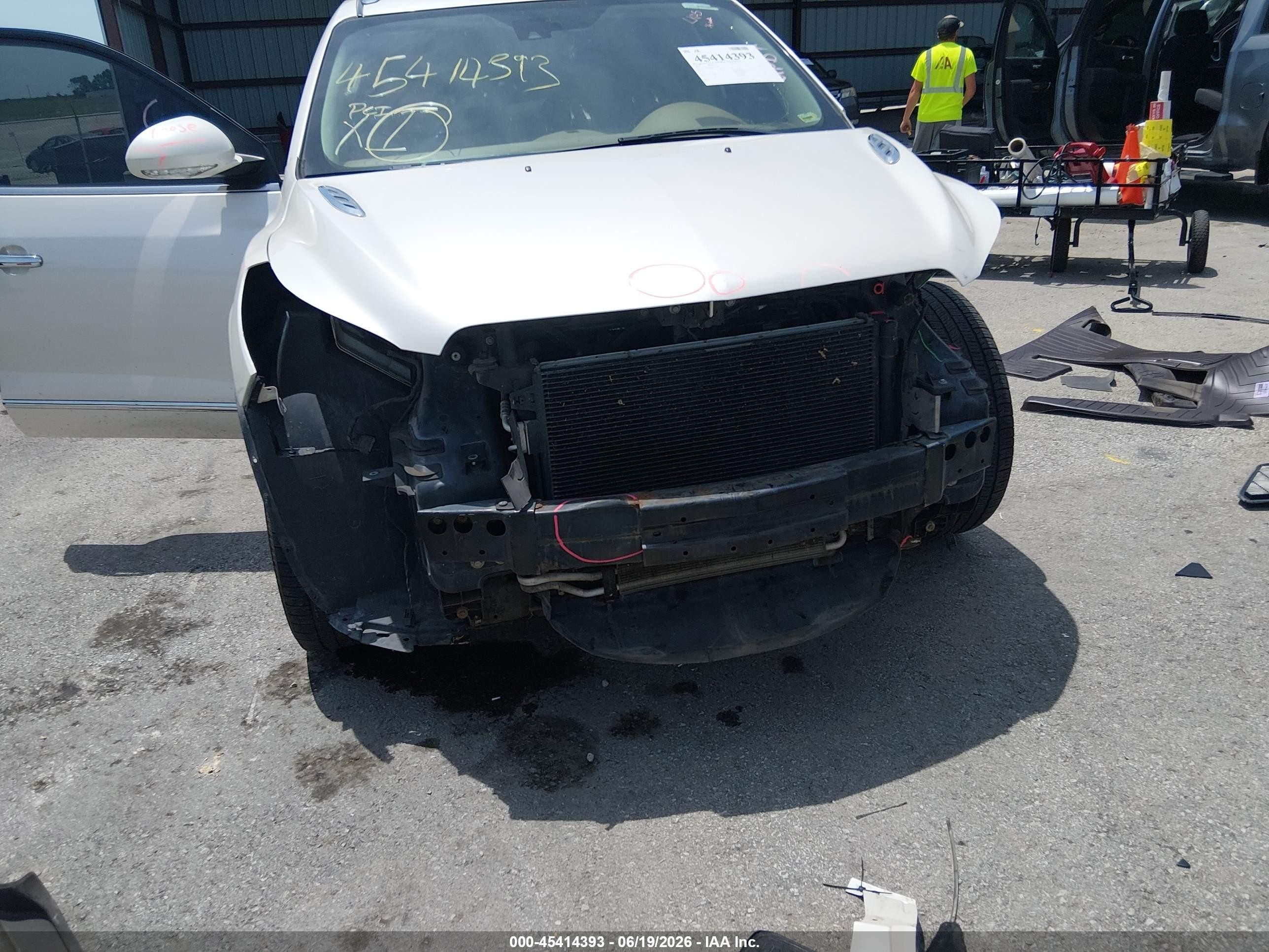 2014 Buick Enclave Premium Белый vin: 5GAKVCKD8EJ115198