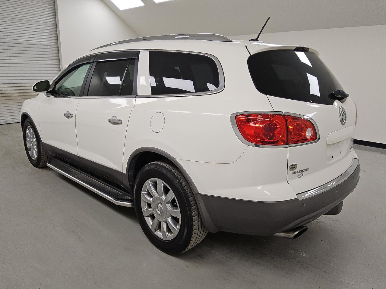 2012 Buick Enclave White vin: 5GAKVDED0CJ354520 Damage: Left Rear Tire, Worn, Replacement Required