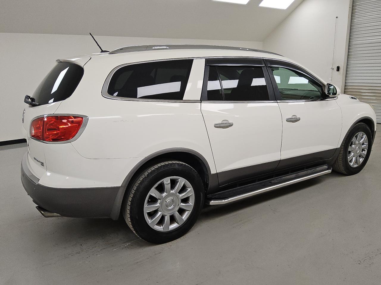 2012 Buick Enclave White vin: 5GAKVDED0CJ354520 Damage: Right Rear Tire, Worn, Replacement Required