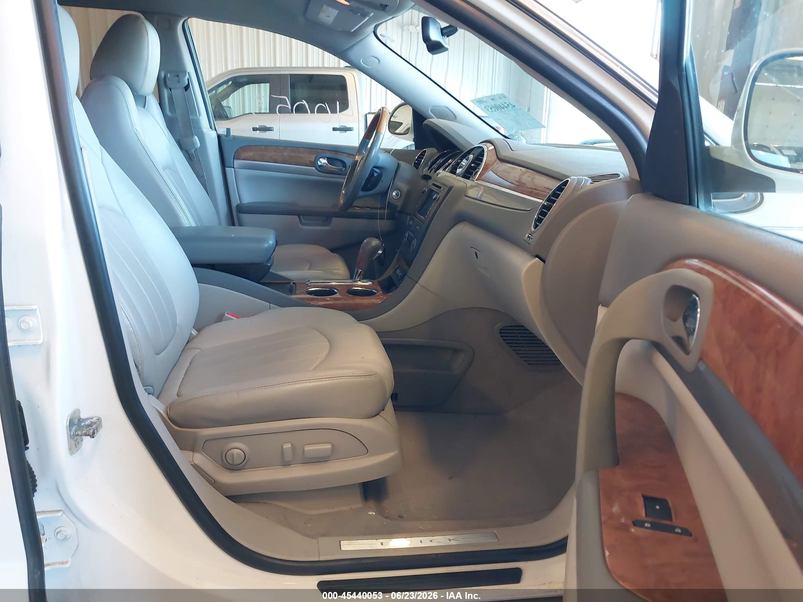 2012 Buick Enclave Premium Белый vin: 5GAKVDED3CJ324752