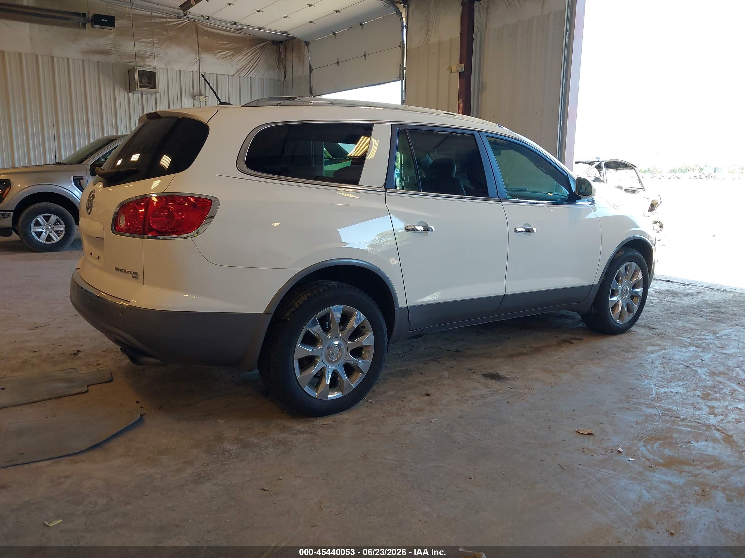 2012 Buick Enclave Premium Белый vin: 5GAKVDED3CJ324752