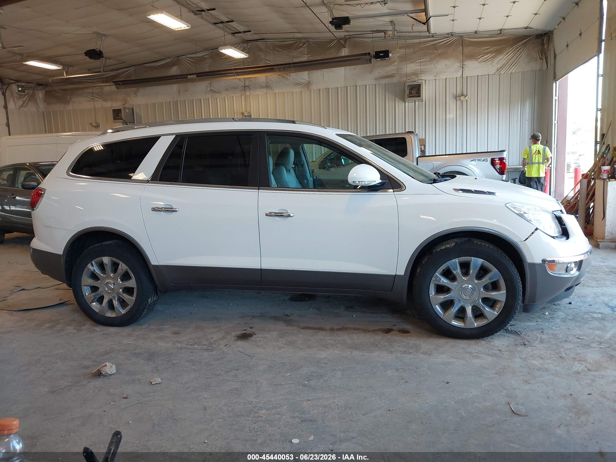 2012 Buick Enclave Premium Белый vin: 5GAKVDED3CJ324752