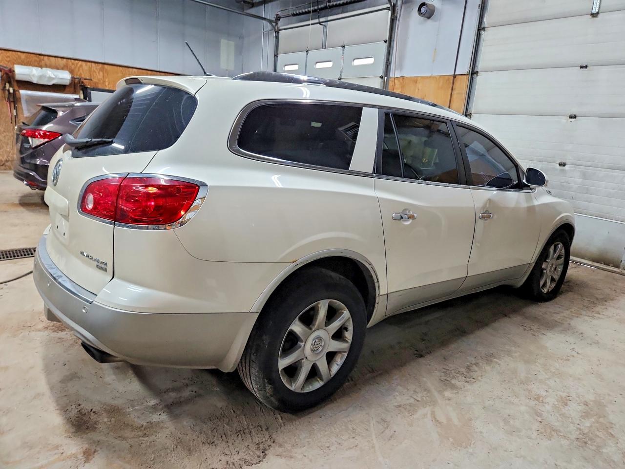 2010 Buick Enclave Cxl White vin: 5GALVCED8AJ147501