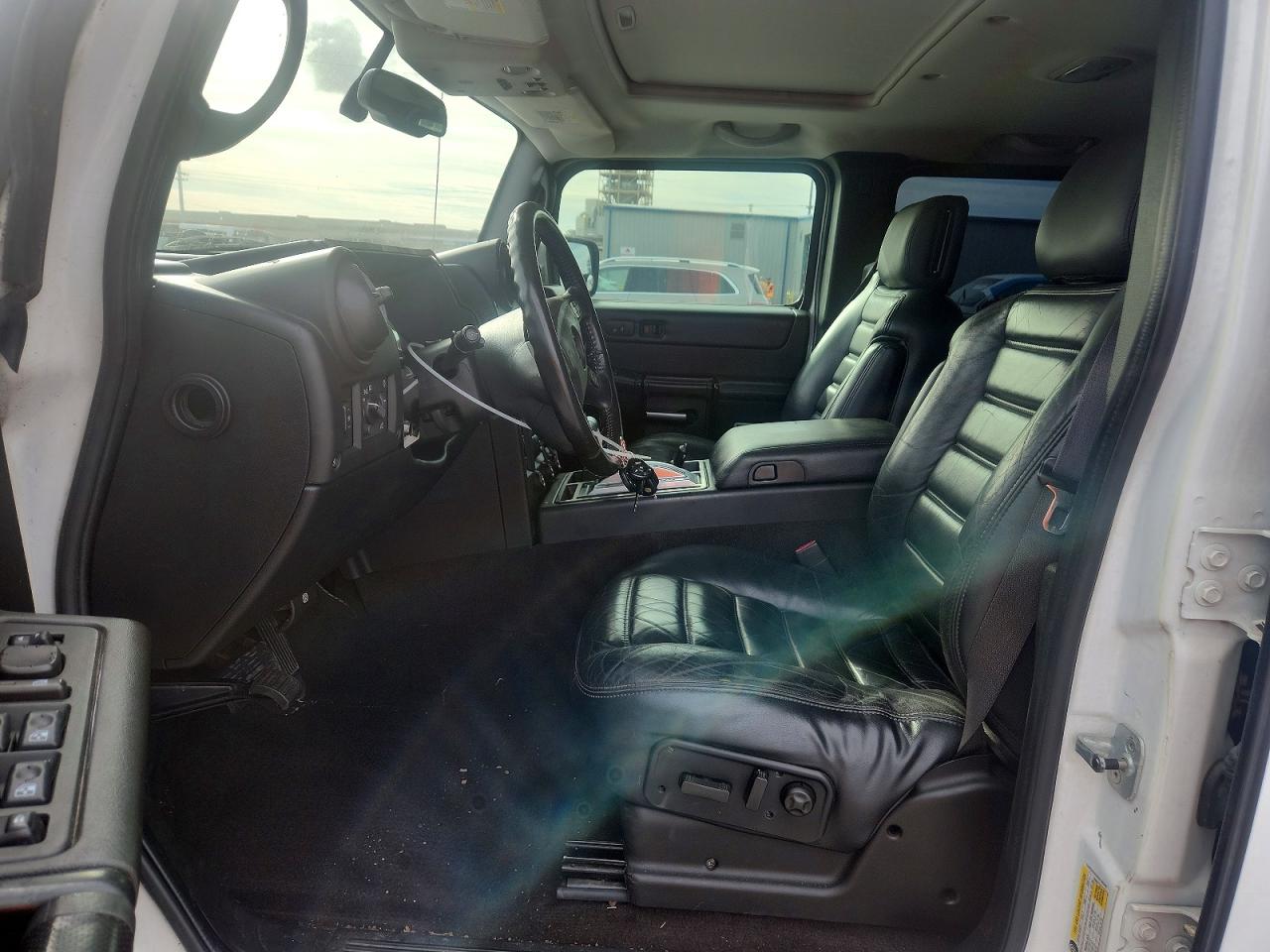 2006 Hummer H2 Sut White vin: 5GRGN22U06H106842